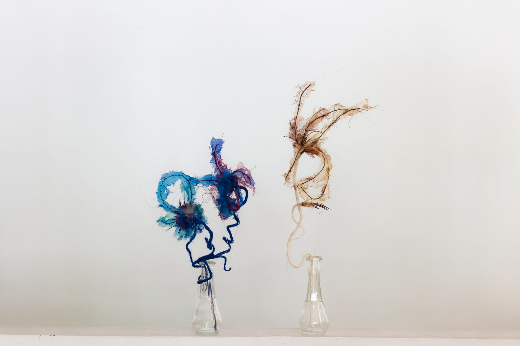Sculpture textile en organza, nylon ... - 85€ et 72€