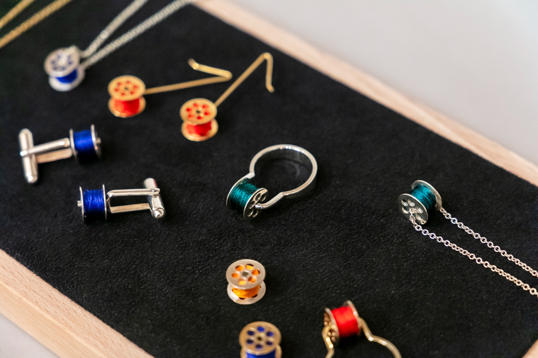 Bijoux collection couturière - Fil de soie argent ou vermeil - De 110€ à 220€