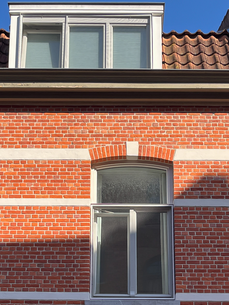 Hor gespannen tussen de muur