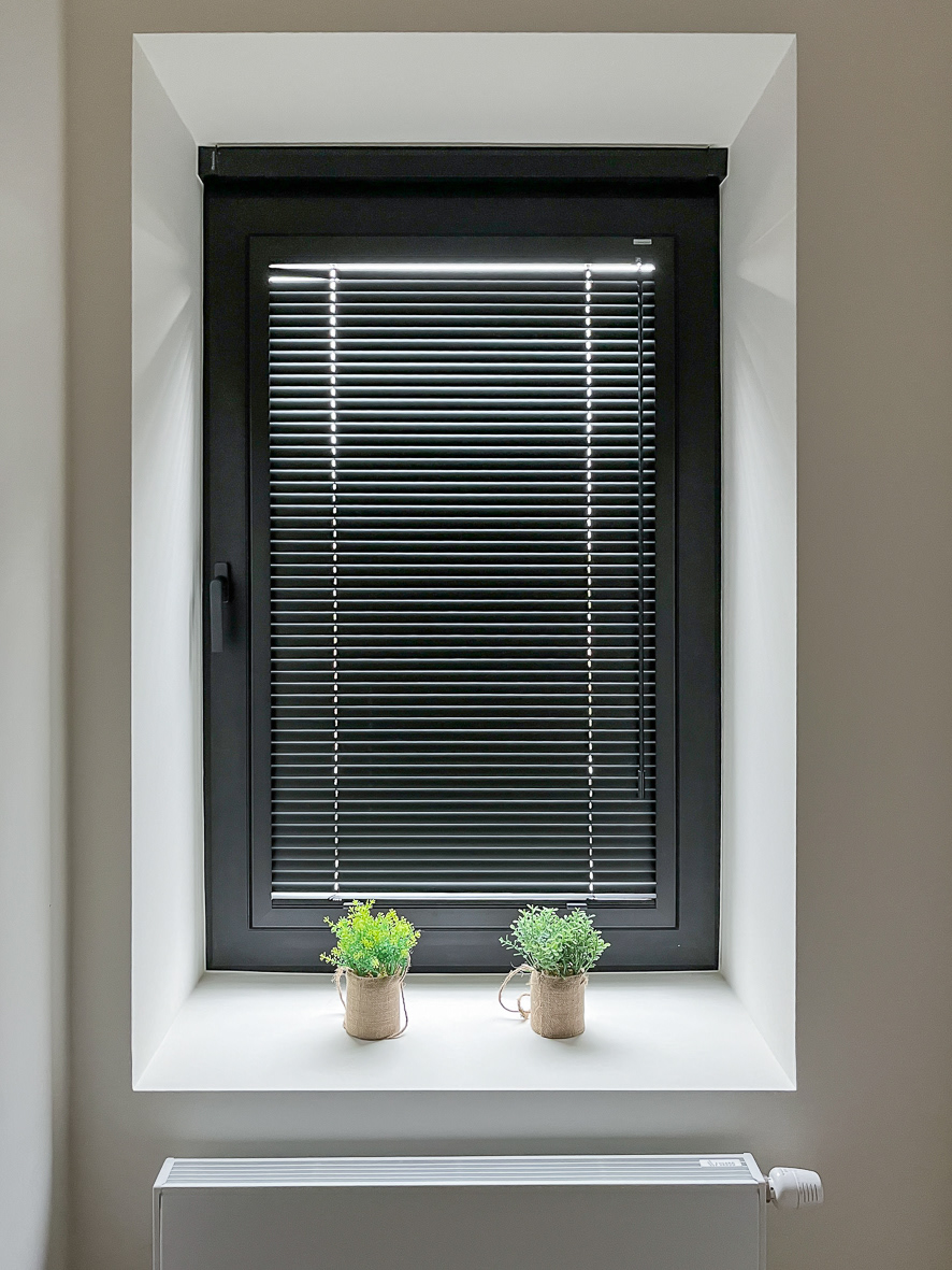 Naadloze aansluiting op het raam