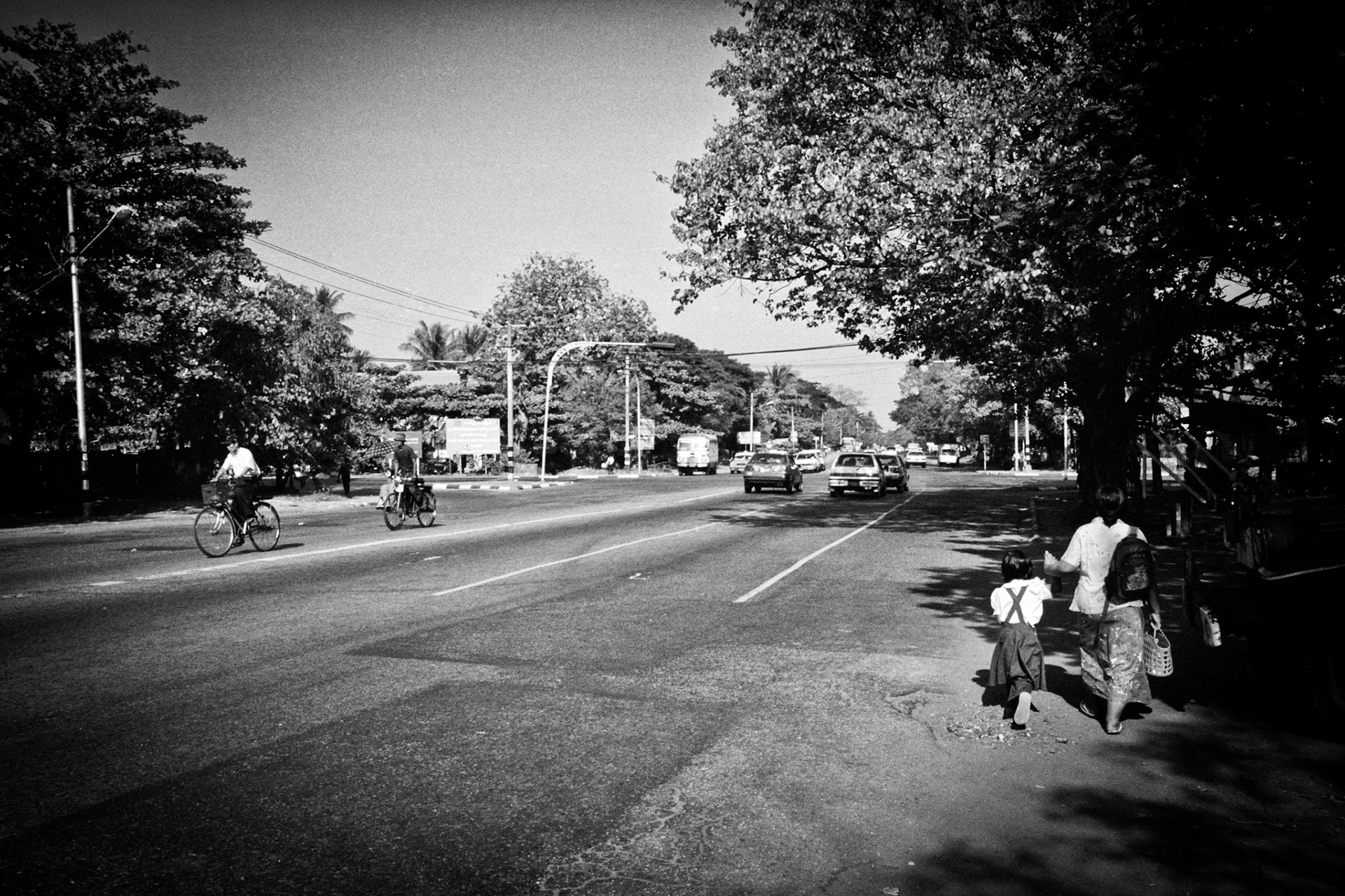 The brutality with which the authorities cracked down was plane to see at the junction of Waizayander road and Thitsar road where 2 people were beaten to death by soldiers.