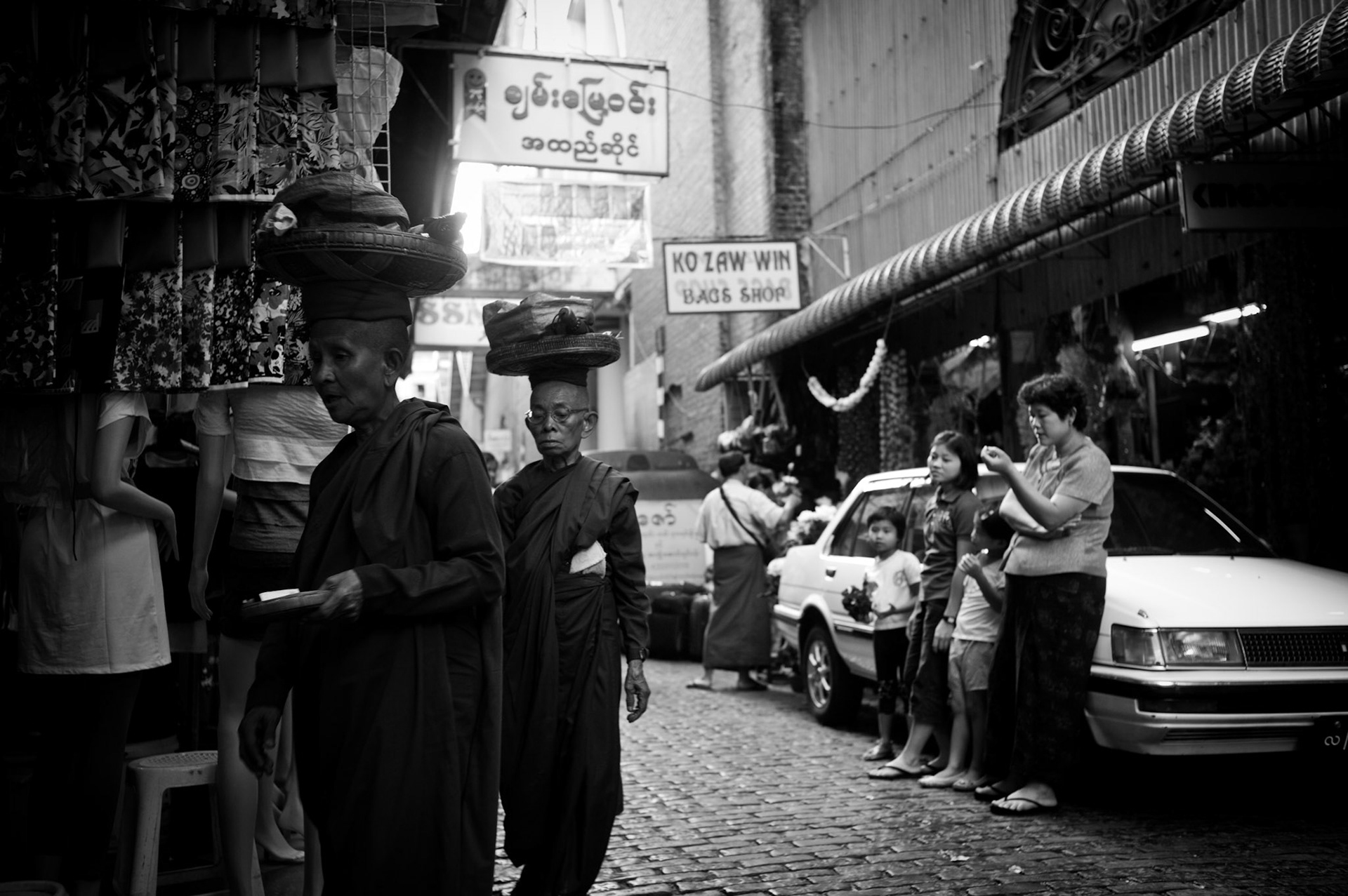 Bogyoke Aung San Market, founded in 1926, is the most popular market of Rangoon and a major tourist attraction with shops selling gold, gems, jewelery and traditional clothing. Formerly known as Scott Market it is named after Burma's independence hero General Aung San.