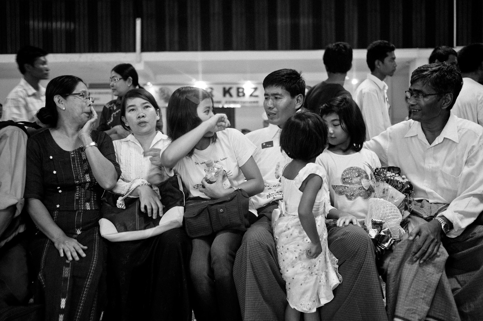 Aung Naing reunited with his family. He was arrested in 2007 and sentenced to 65 years in prison for his role in leading peaceful protests.The Presidential amnesty saw more than 600 political prisoners released from prison, many of who were former leaders of the mass democracy uprising in 1988 and were serving long sentences of 65 years or more.