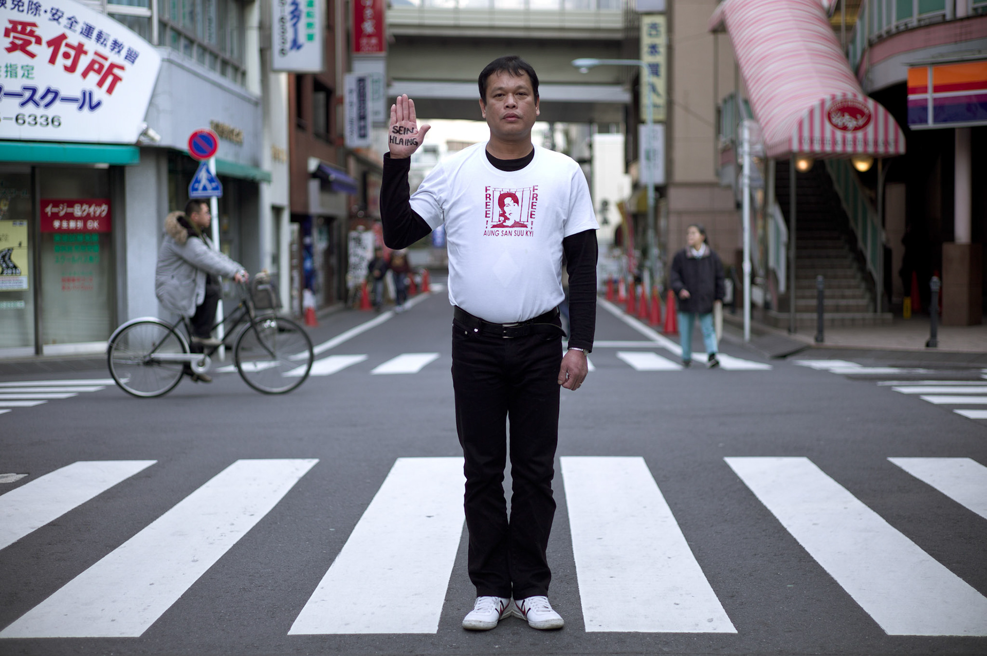 Htin Kyaw is a former member of the 'Tri-Color' student group that provided security for Aung San Suu Kyi. In 1989 he was arrested in her house along with 40 members of the NLD. He was jailed for 1 year in the notorious Insein prison before fleeing Burma in 1991. He now lives in Japan where he is Vice-Chairman of the NLD (Liberated Areas) Japan.
Sein Hlaing is a member of the 88 Generation Students and Tri-Colour student group. He was first arrested in 1989 and sentenced to 14 years in prison. He was arrested again in March 2009 and sentenced to 3 years in prison. He was released in May 2011 under amnesty when his sentence was reduced by one year.
