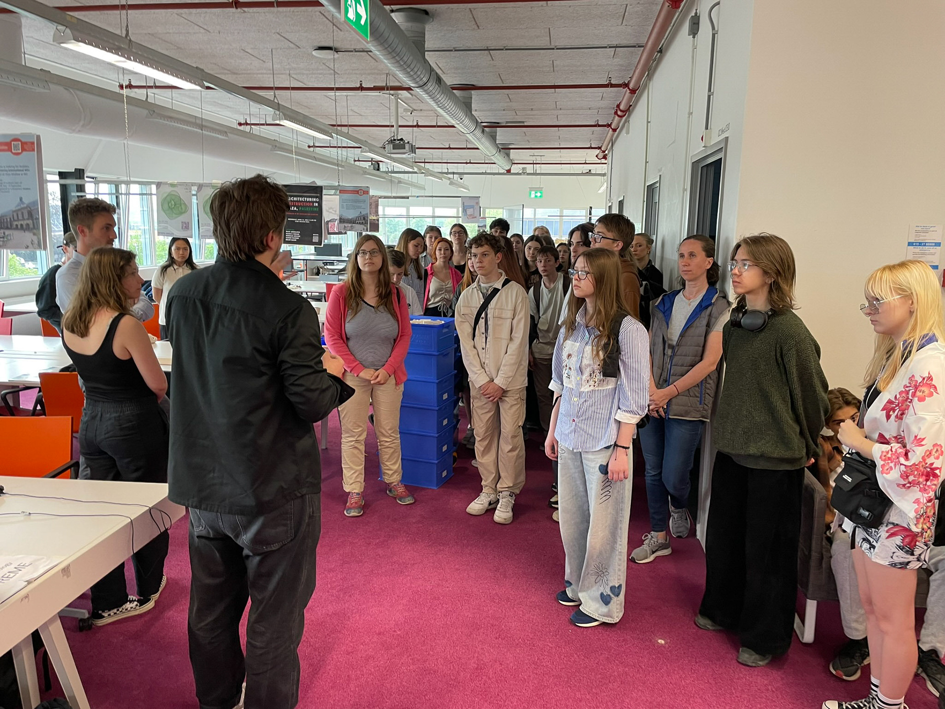 Visiting children from Ukraine at the EXTREME studio