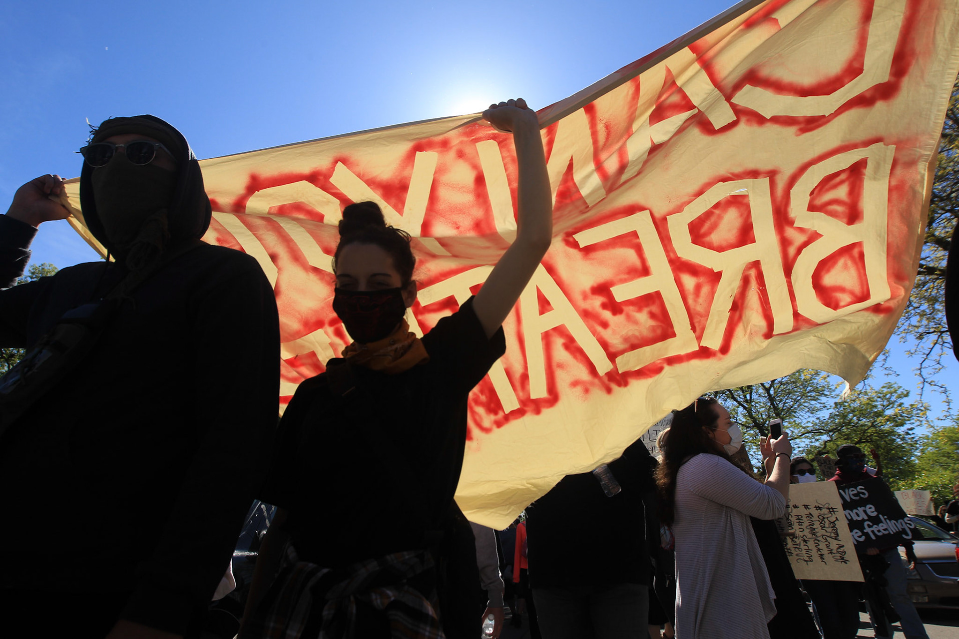 Milwaukee, WI, May 31. The third day of the march in Milwaukee was carried out peacefully, the march started from MLK and Locust to Oakland avenue, Hundreds of protesters cry out for justice after the murder of George Floyd caused by a police officer in Minneapolis . (photo by: Edwin Gonzalez)