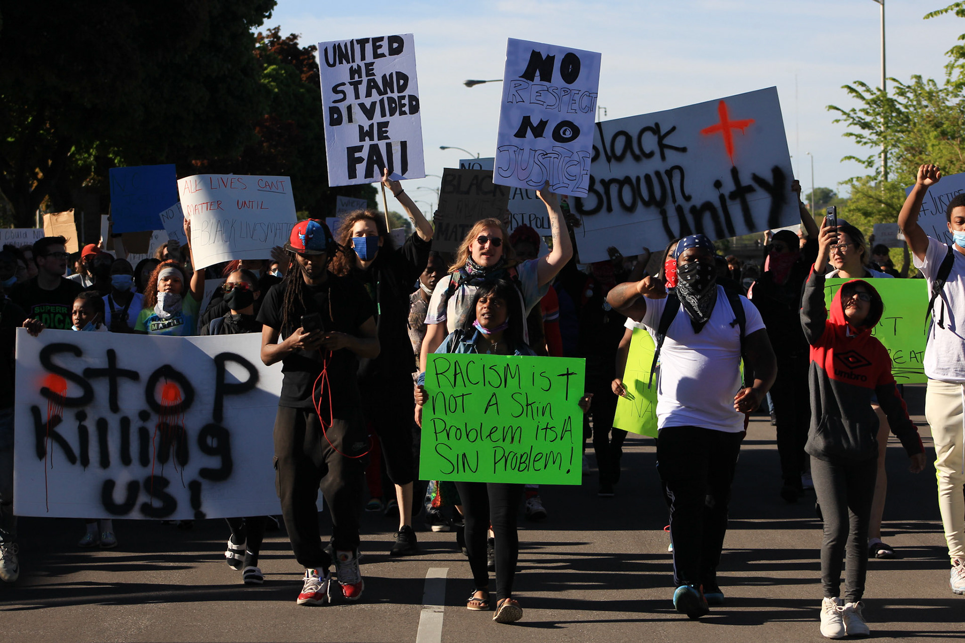 Milwaukee, WI, May 31. The third day of the march in Milwaukee was carried out peacefully, the march started from MLK and Locust to Oakland avenue, Hundreds of protesters cry out for justice after the murder of George Floyd caused by a police officer in Minneapolis . (photo by: Edwin Gonzalez)