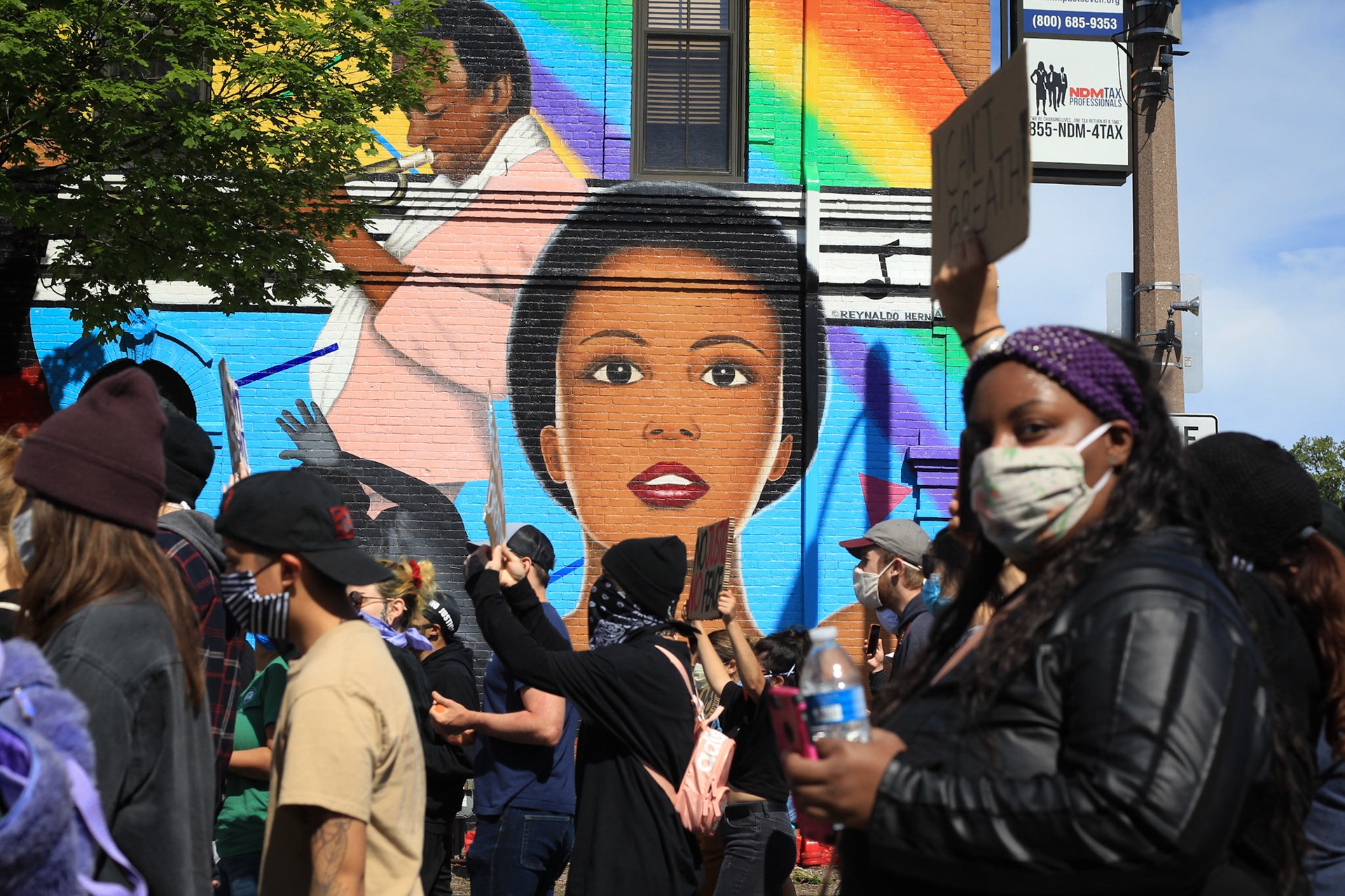Milwaukee, WI, May 31. The third day of the march in Milwaukee was carried out peacefully, the march started from MLK and Locust to Oakland avenue, Hundreds of protesters cry out for justice after the murder of George Floyd caused by a police officer in Minneapolis . (photo by: Edwin Gonzalez)