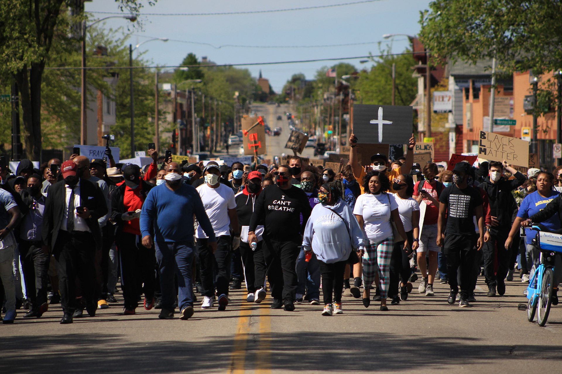 Milwaukee, WI, May 31. The third day of the march in Milwaukee was carried out peacefully, the march started from MLK and Locust to Oakland avenue, Hundreds of protesters cry out for justice after the murder of George Floyd caused by a police officer in Minneapolis . (photo by: Edwin Gonzalez)