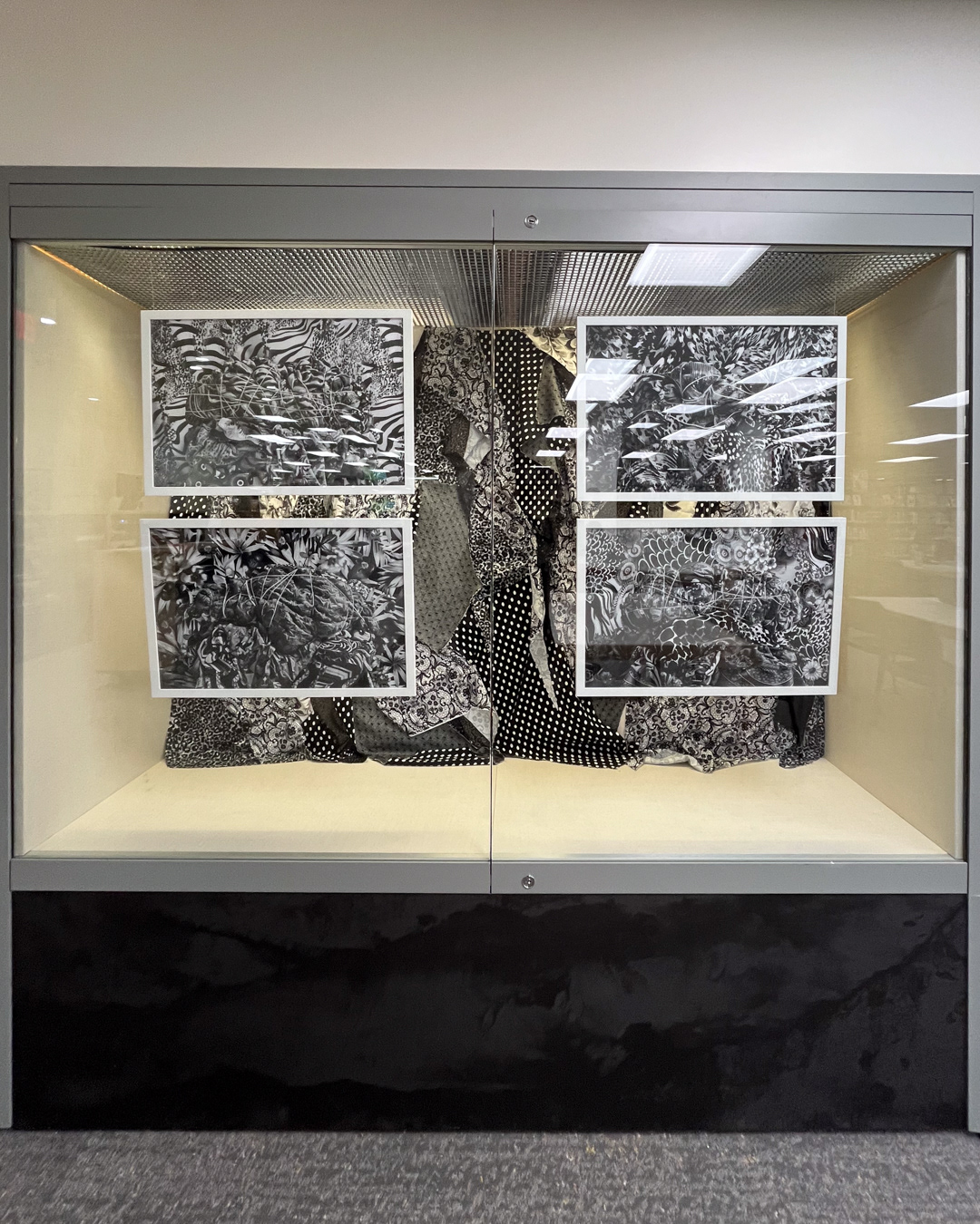 Vinyl texture design on the bottom of the case