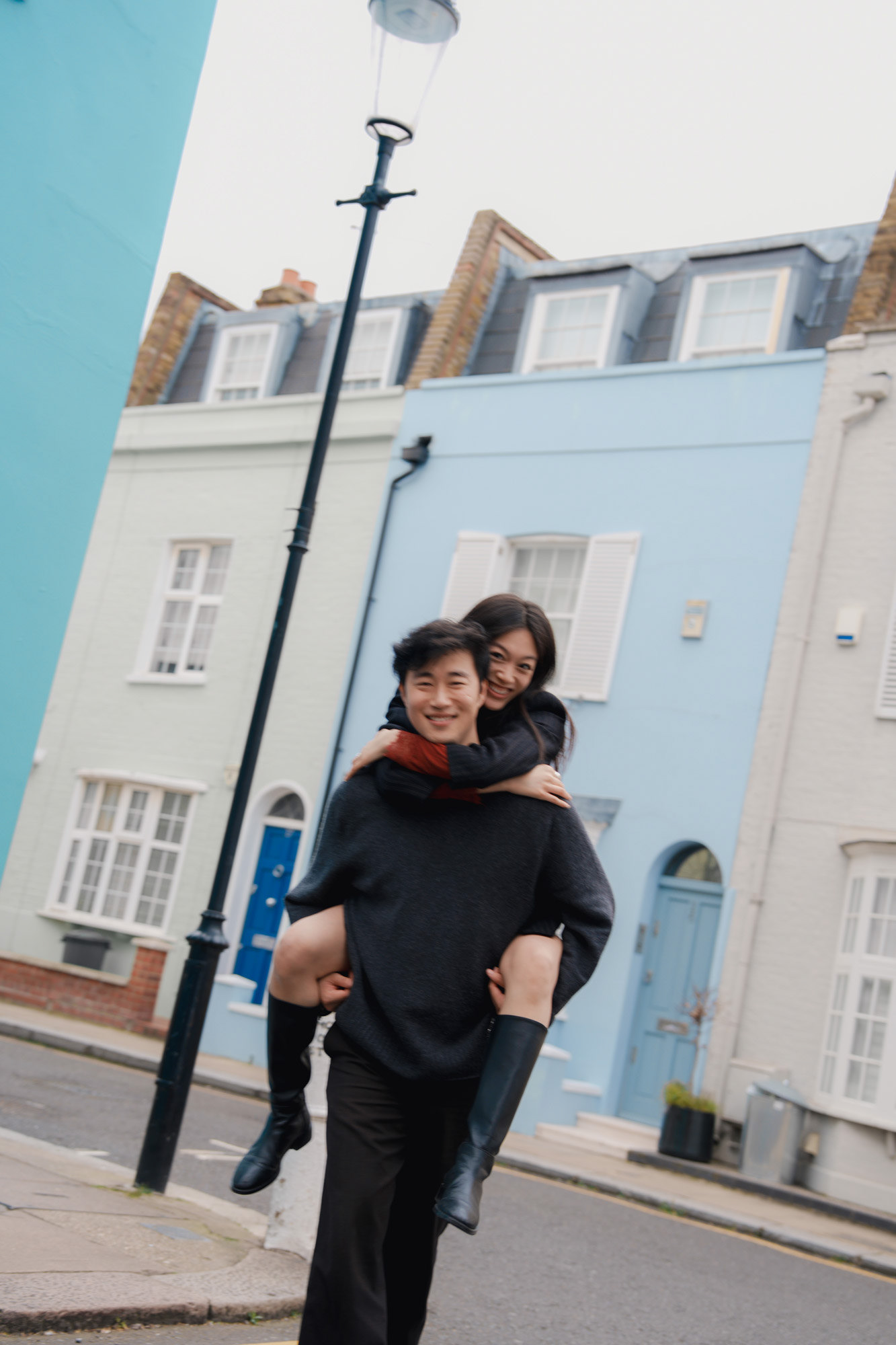 London Couple Photo At Chelsea colourful house