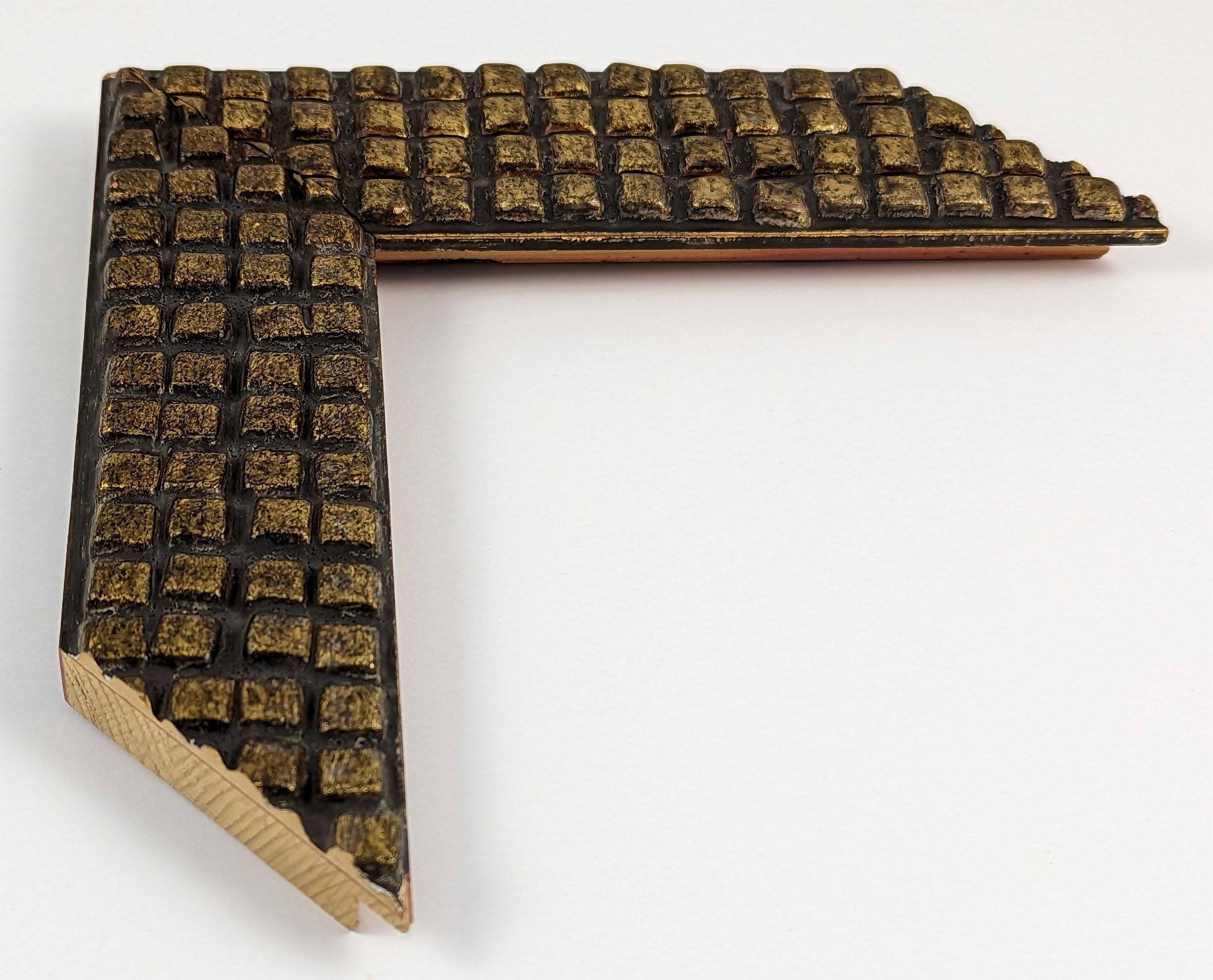 2206 - 52x18 - πλάκα μαύρη με φύλλο χρυσού ανάγλυφη, ξύλο πεύκο