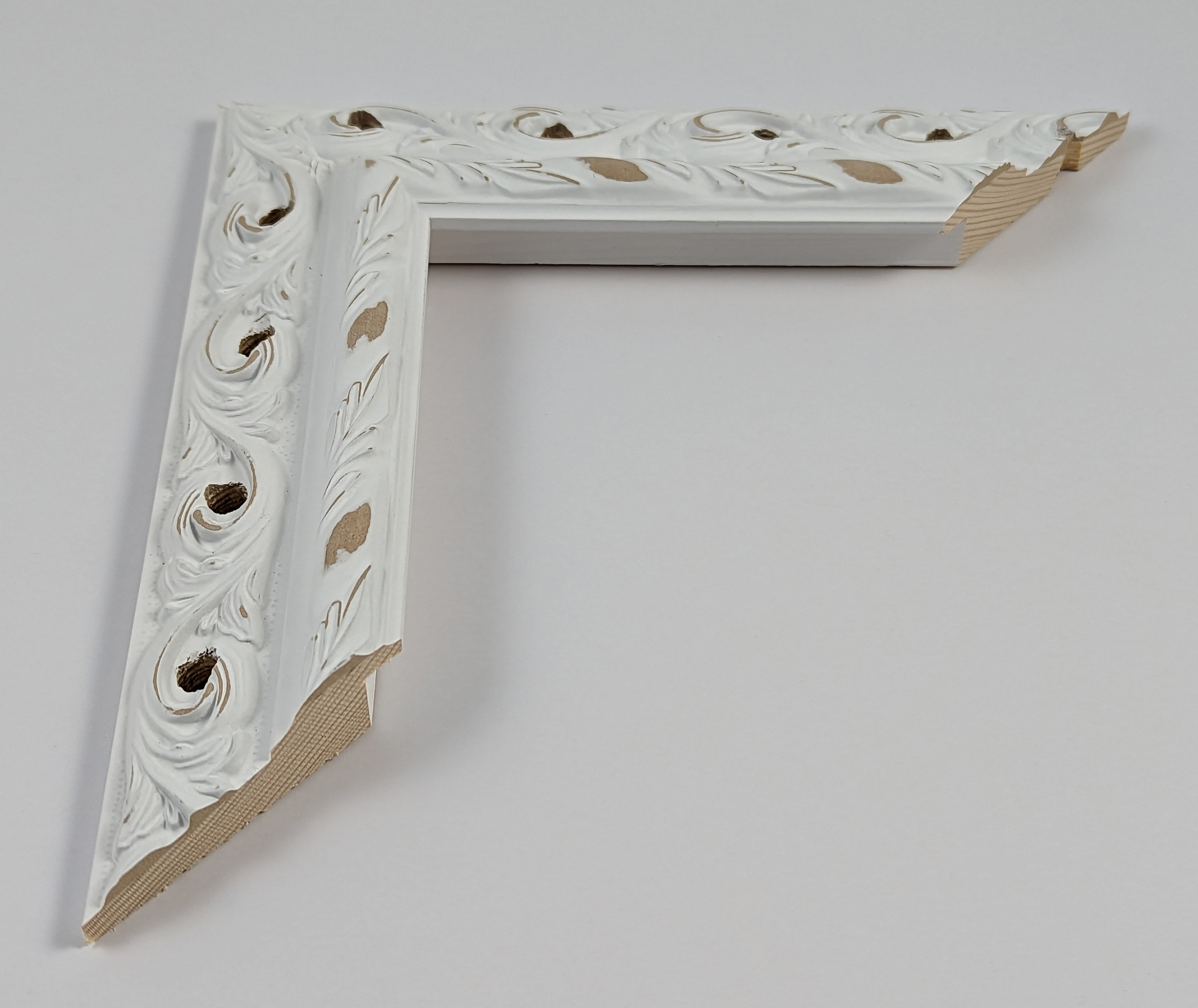 A5230 - 48x23 - λευκό ντεκαπέ με τρύπες, ξύλο πεύκο