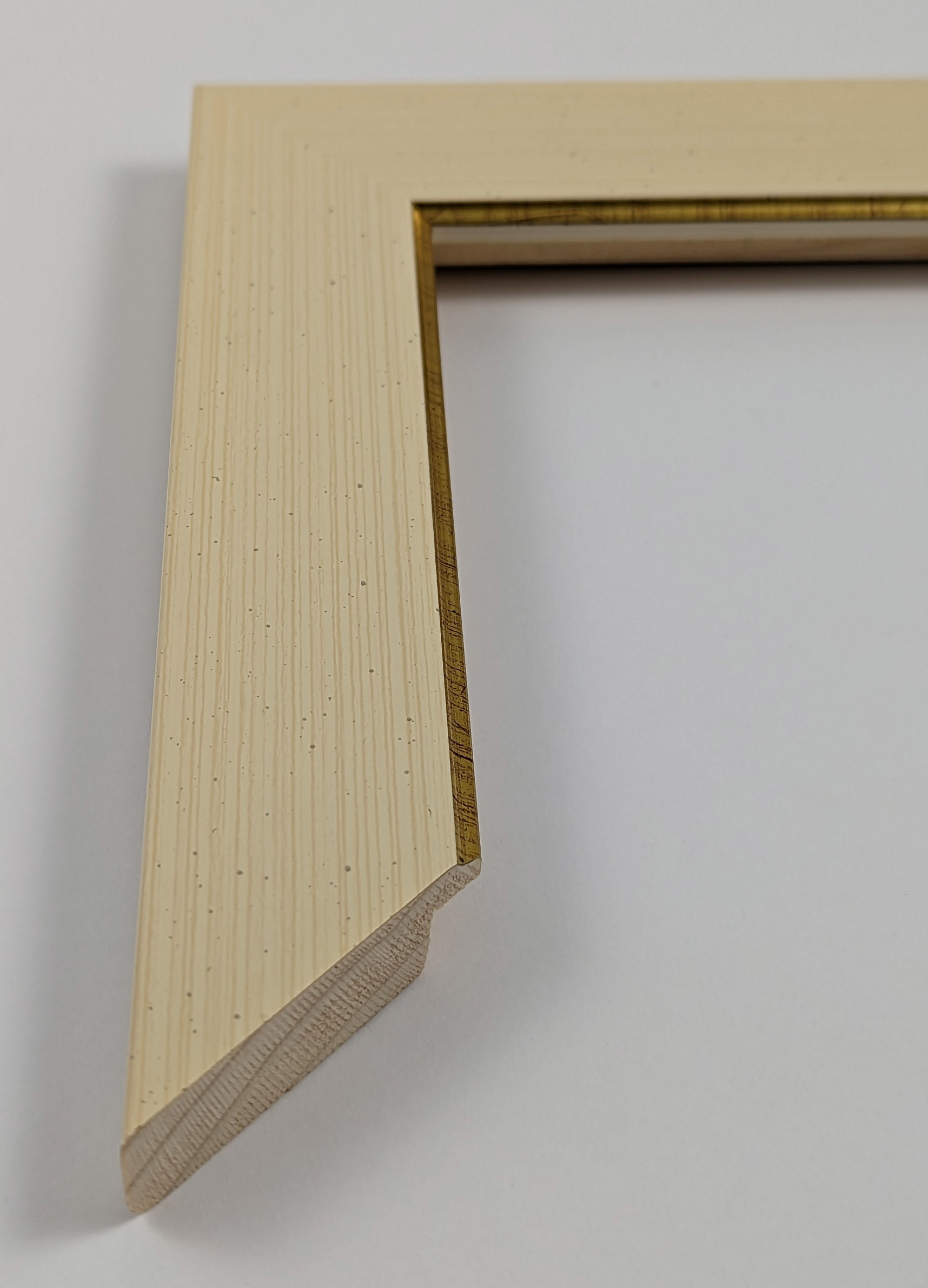 A3308 - 38x15 - πατούρα, ξύλο πεύκο