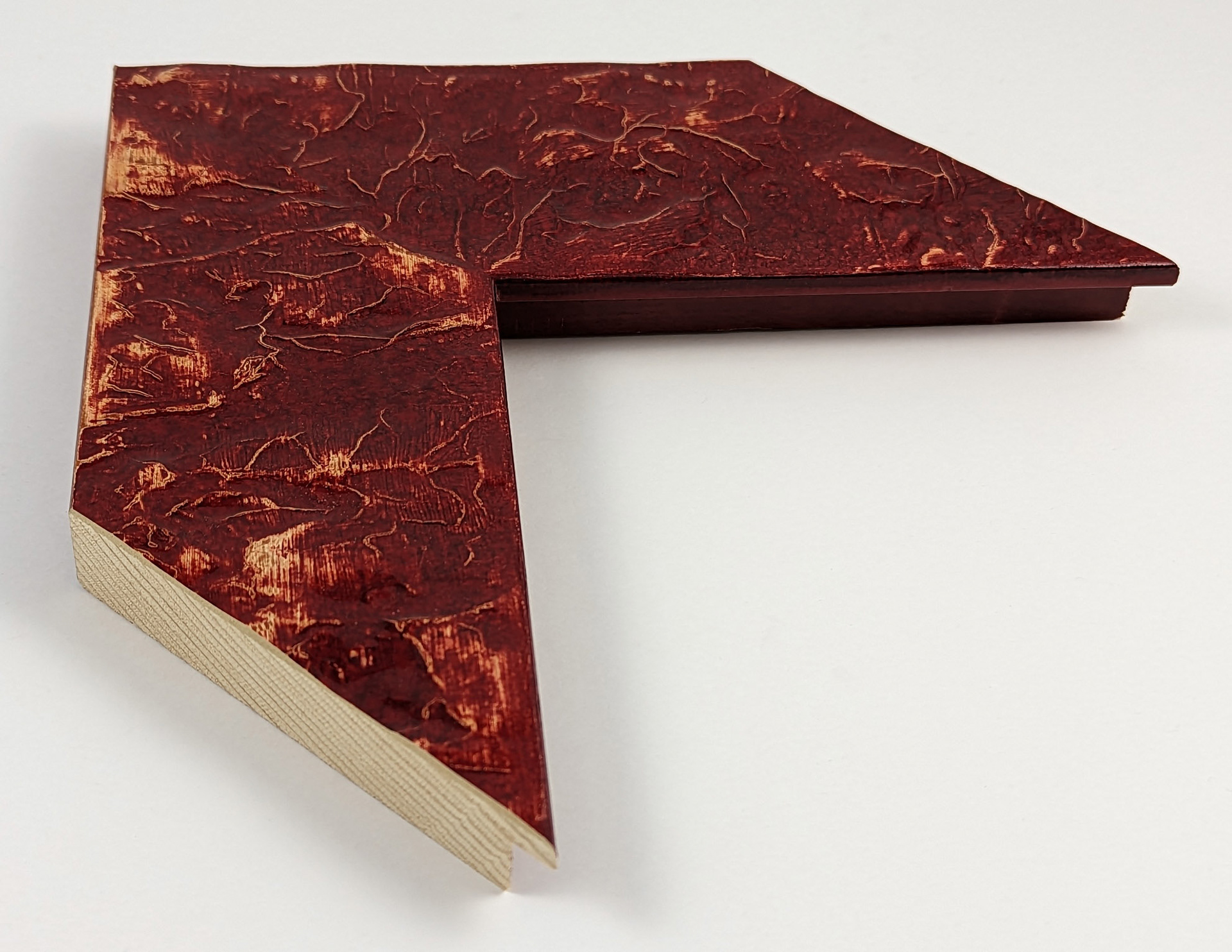 2082 - 85x20 - κόκκινη λάκα γυαλιστερή ανάγλυφη, ξύλο πεύκο