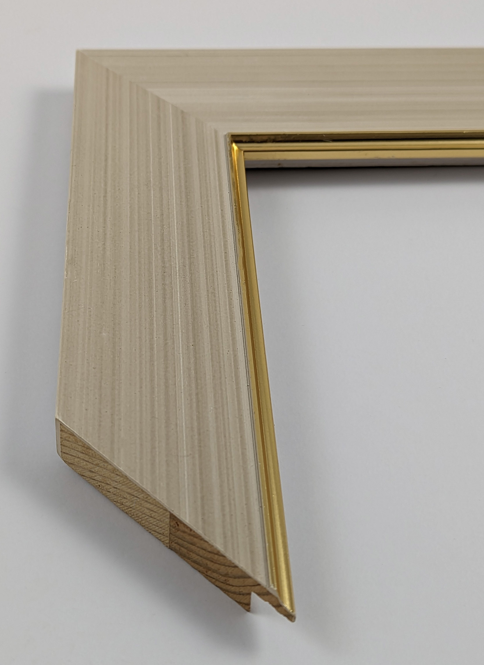 910 - 52x16 - πατούρα, ξύλο πεύκο