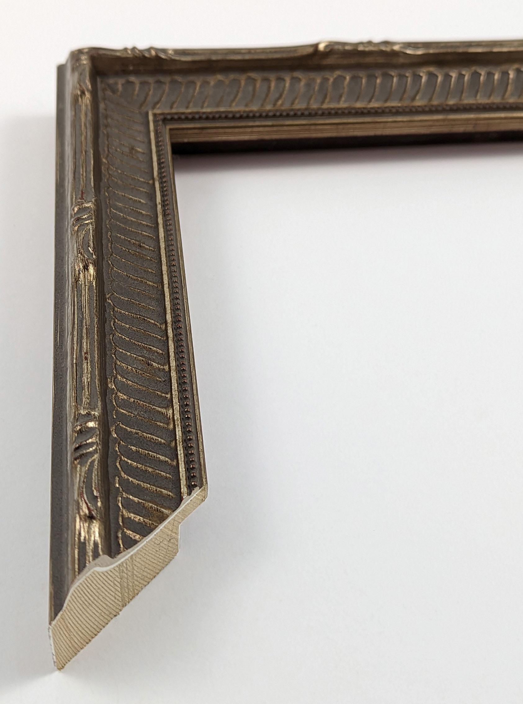 A1111 - 34x28 - φύλλο ασημί σκαλιστή, ξύλο εκτός ΕΕ δίχως σαράκι