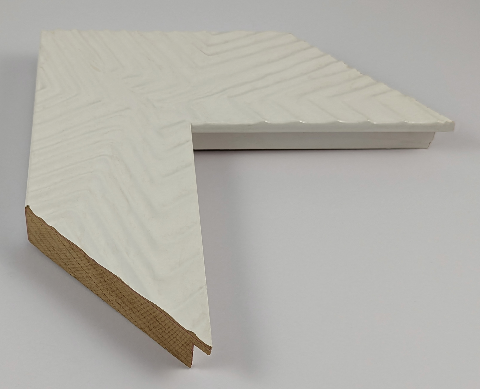 2202 - 88x28 - πλάκα λευκή λάκα ανάγλυφη, ξύλο πεύκο