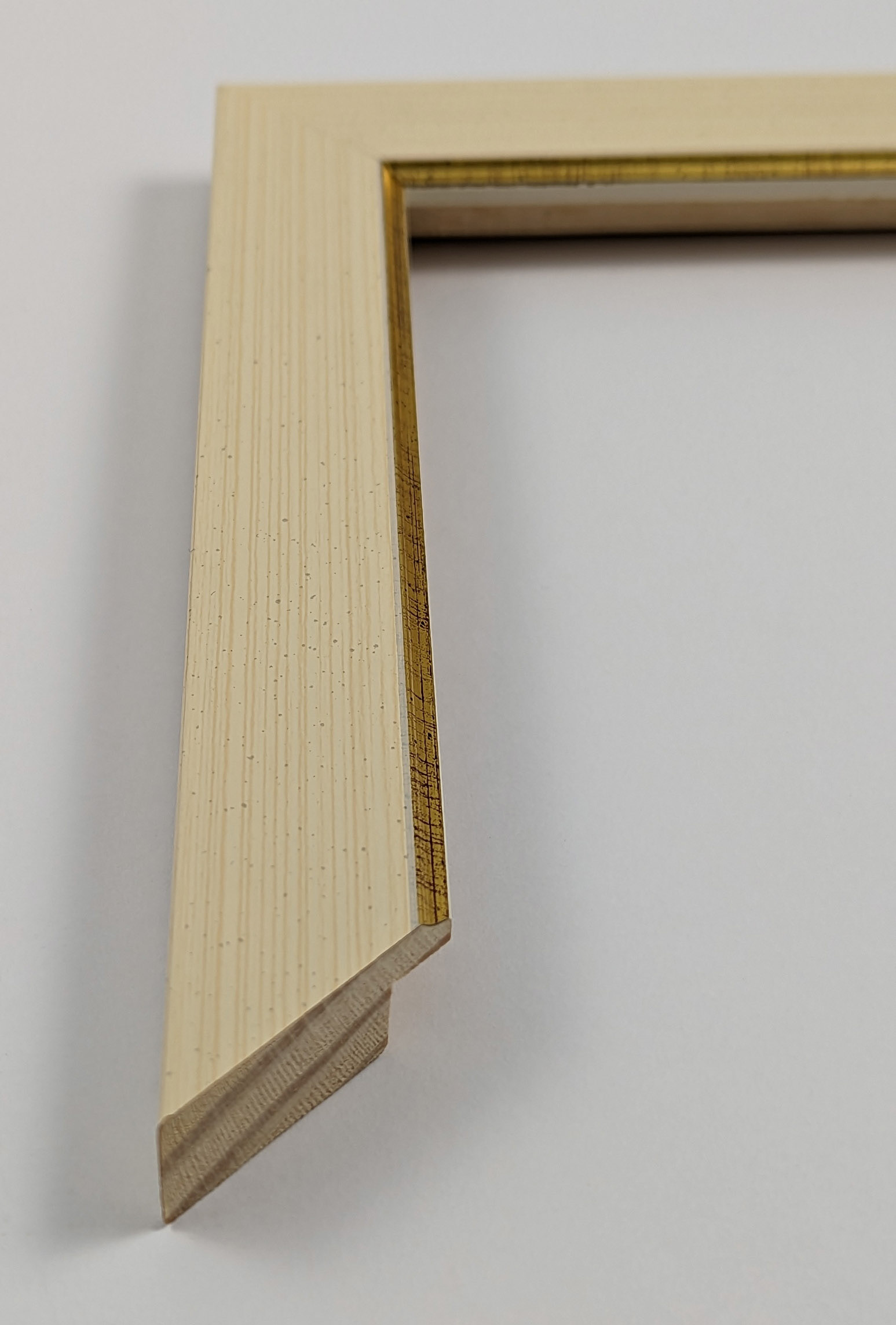 A3302 - 28x15 - πατούρα, ξύλο πεύκο