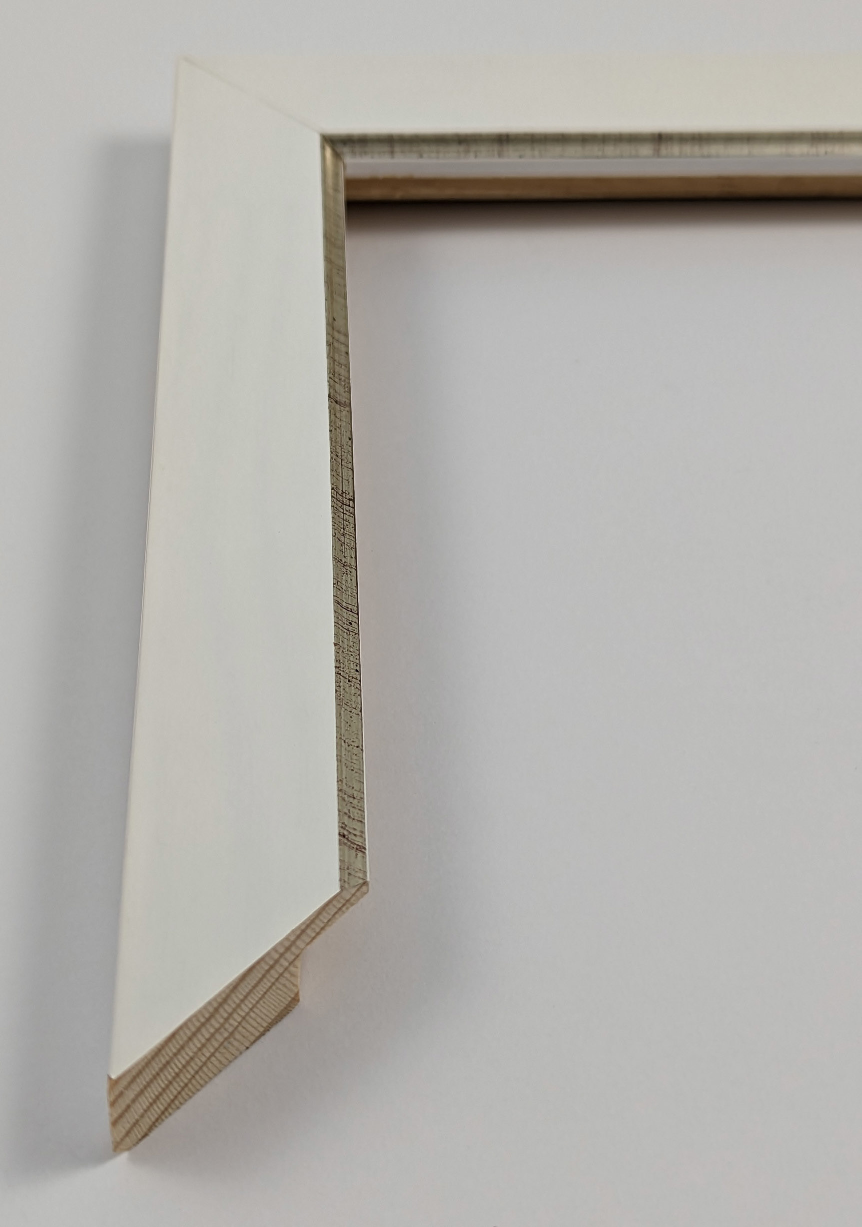 A3305 - 28x10 - πατούρα, ξύλο πεύκο