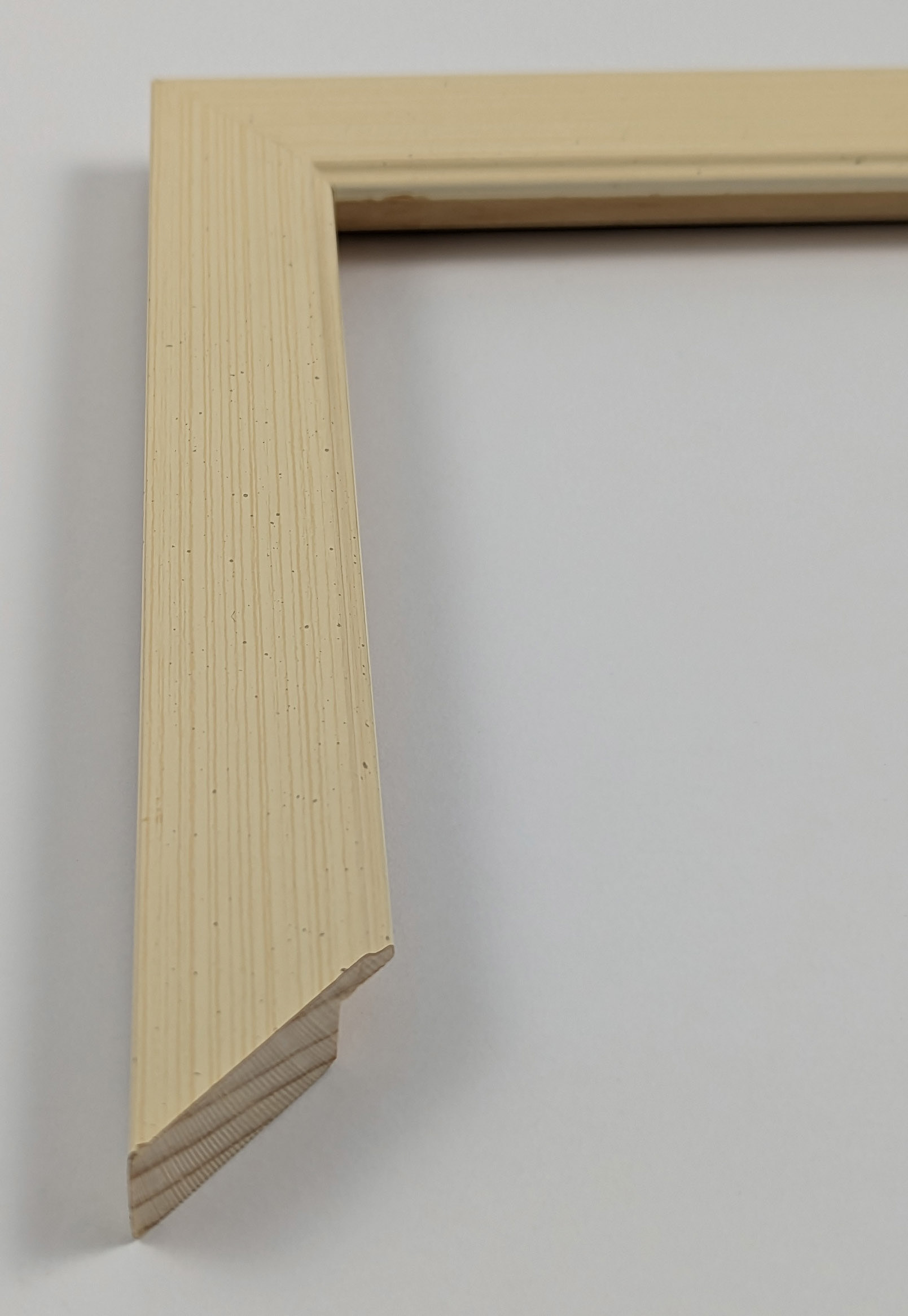 A3303 - 28x15 - πατούρα, ξύλο πεύκο