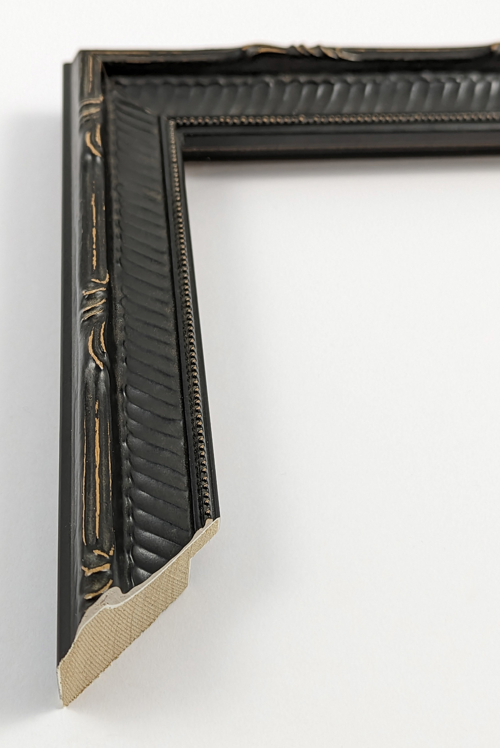 A1112 - 34x28 - μαύρη με χρυσό σκαλιστή, ξύλο εκτός ΕΕ δίχως σαράκι