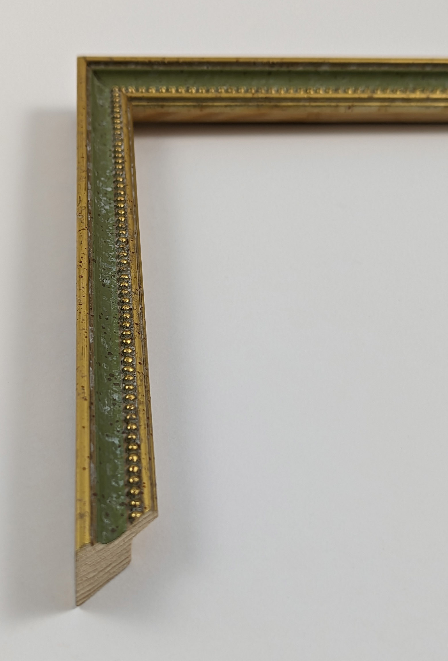 A568 - 17x17 - χρυσό με πράσινο, ξύλο αγιούζ