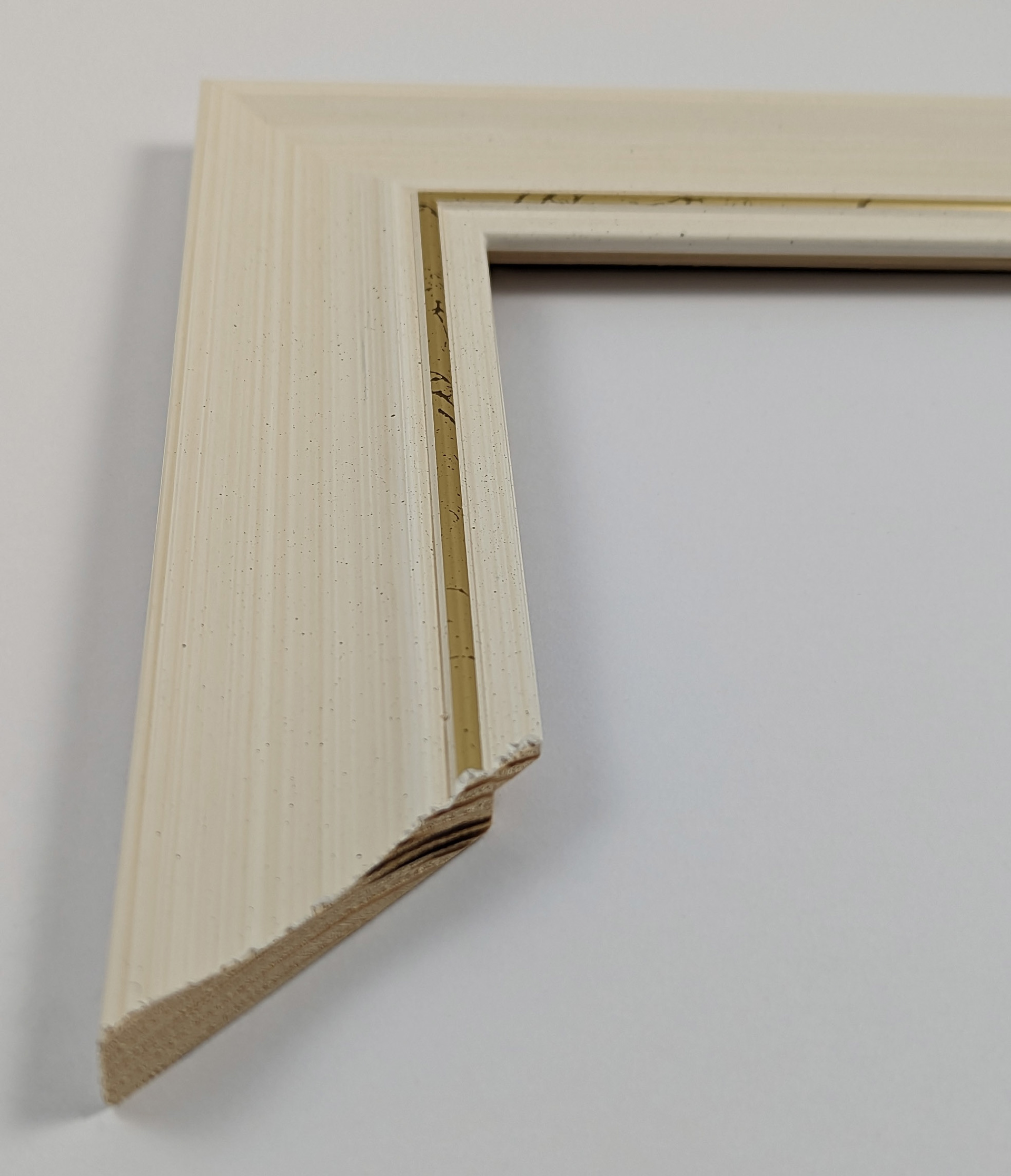 A657 - 55x12 - πατούρα ivory με χρυσή γραμμή, ξύλο πεύκο