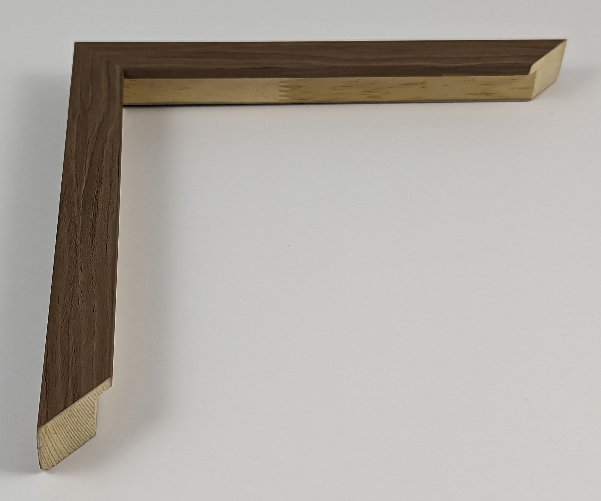 A56 - 20x20 - καρυδί απομίμηση δρυς, ξύλο εκτός ΕΕ δίχως σαράκι