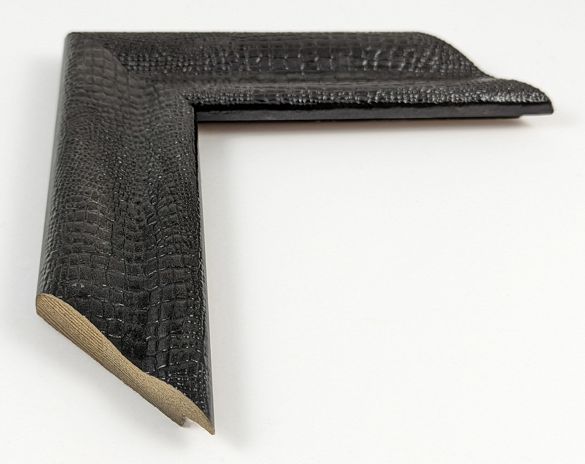 2309 - 55x20 - μαύρη λάκα κροκό, ξύλο πεύκο
