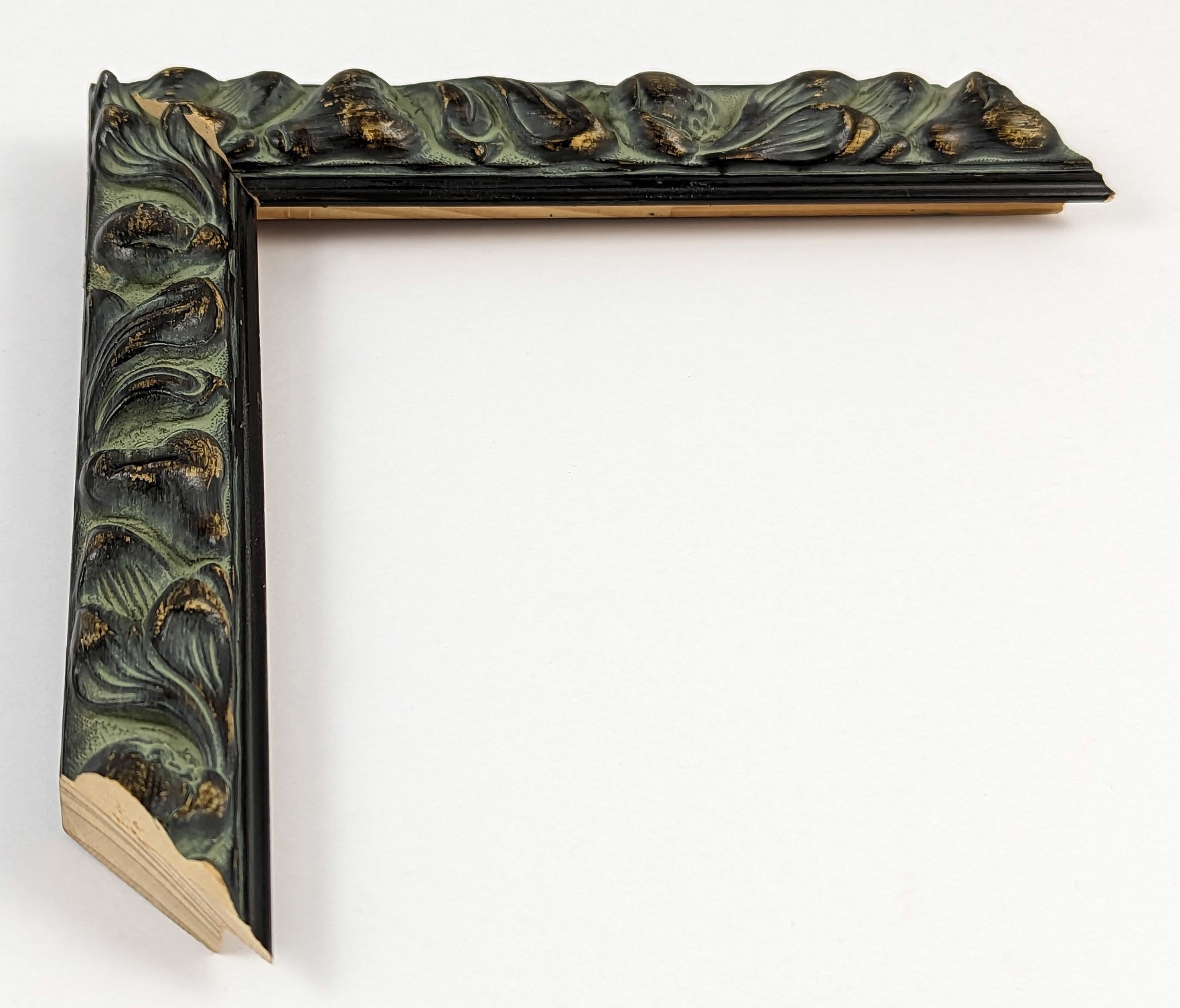 440 - 27x21 - μαύρο ανάγλυφο, ξύλο πεύκο