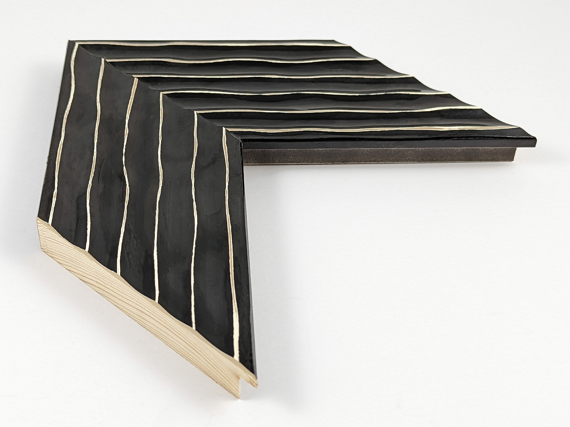 2355 - 97x23 - μαύρη λάκα γυαλιστερή, ξύλο πεύκο