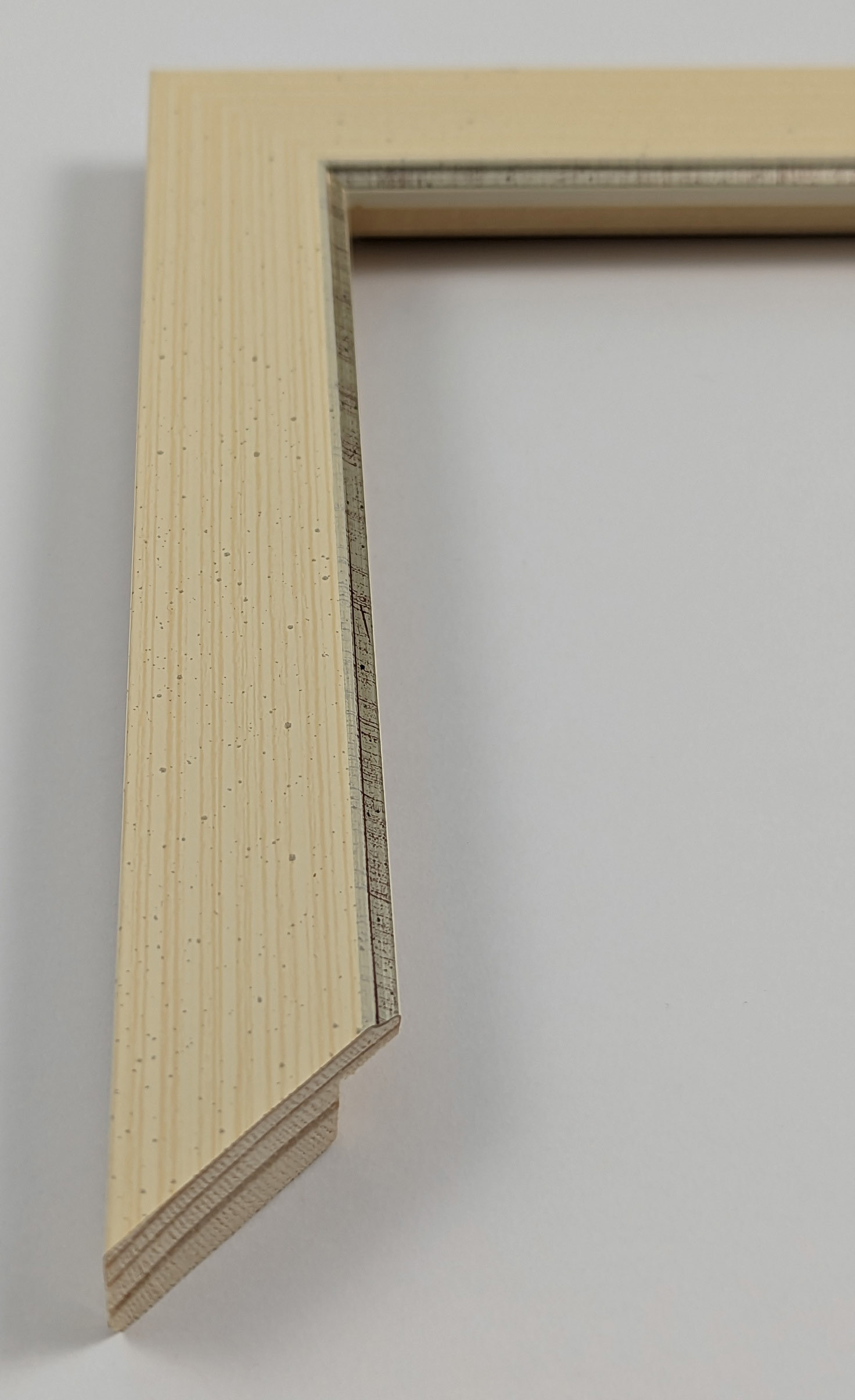 A3304 - 28x15 - πατούρα, ξύλο πεύκο