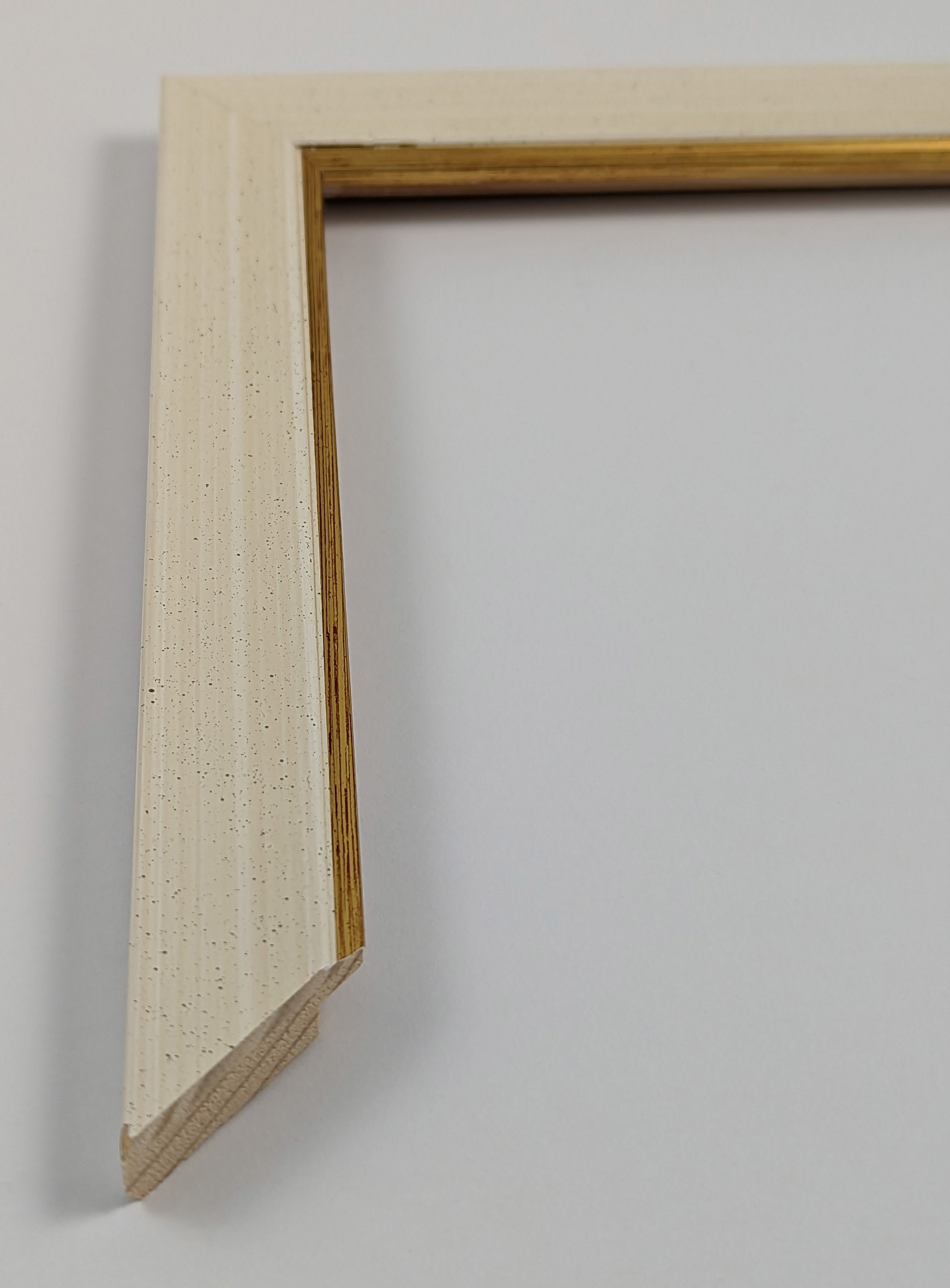 A4089 - 25x12 - πατούρα, ξύλο πεύκο