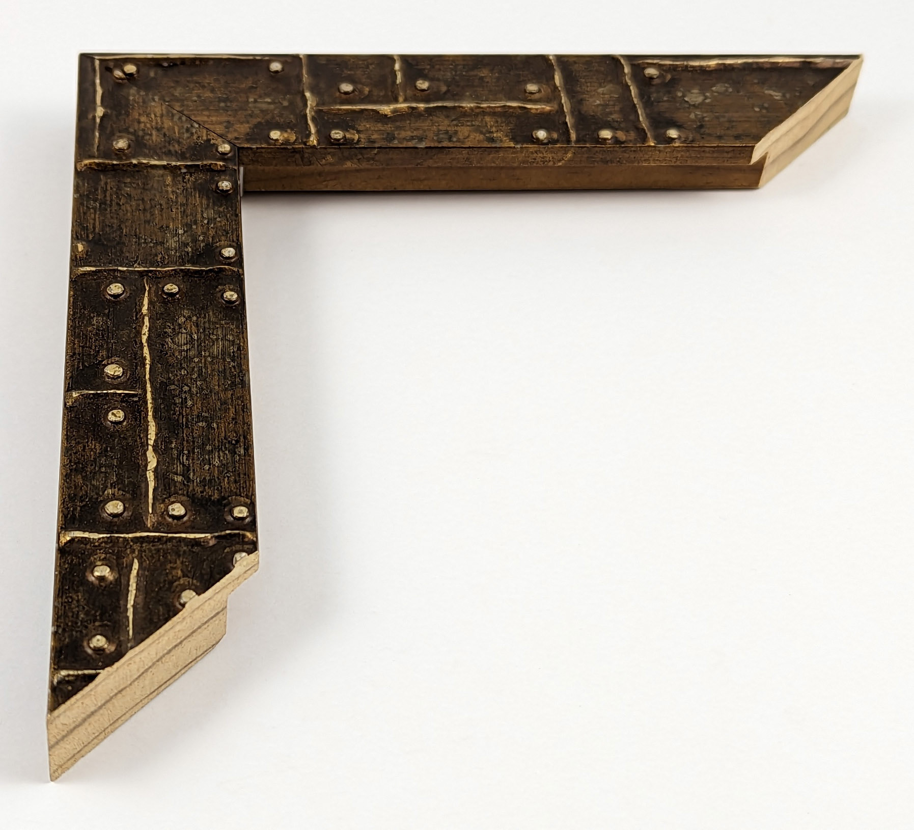 2175 - 38x20 - χρυσό σκουριάς με καρφι, ξύλο πεύκο