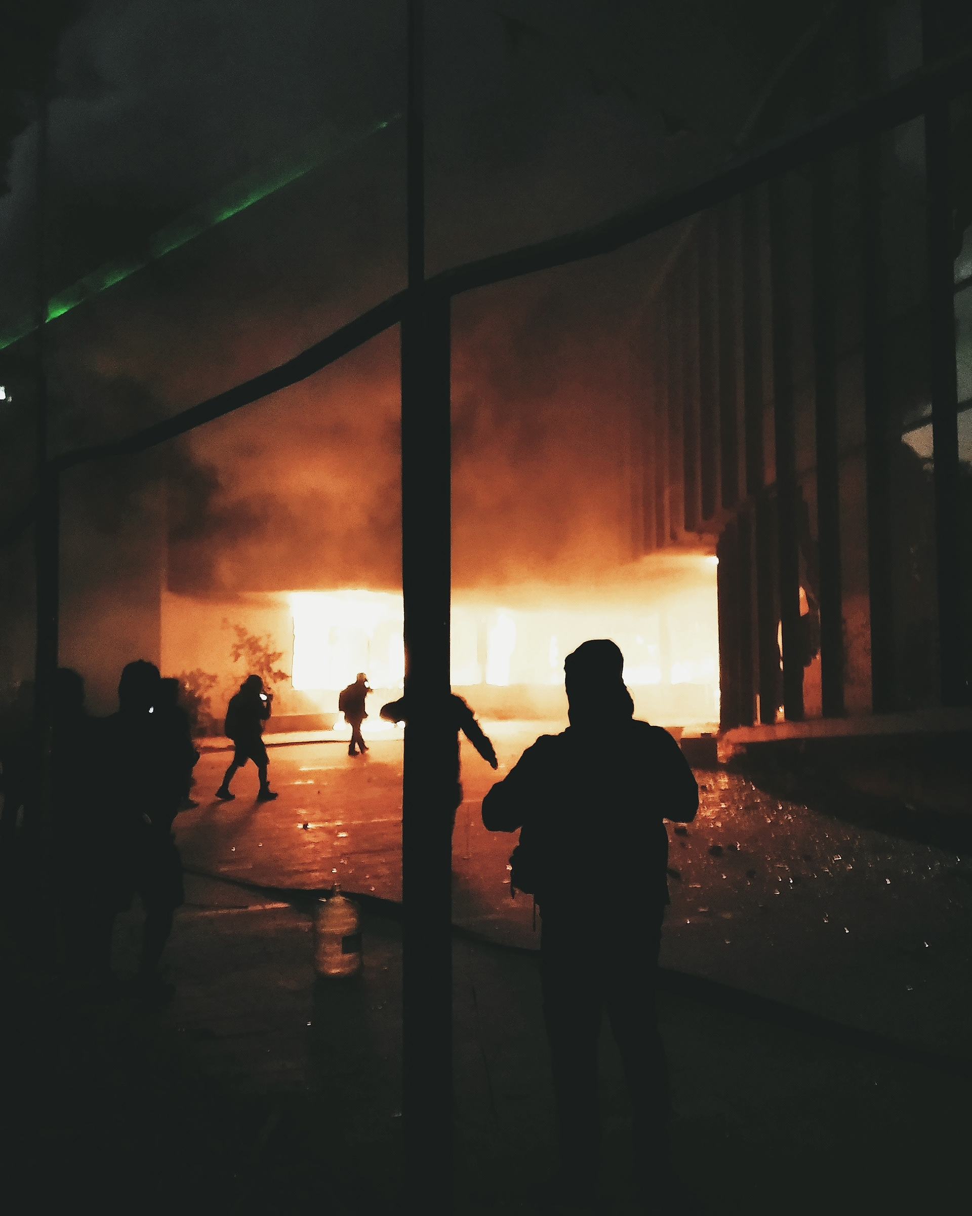 INCENDIO EN CERCANÍAS DE PLAZA DIGNIDAD