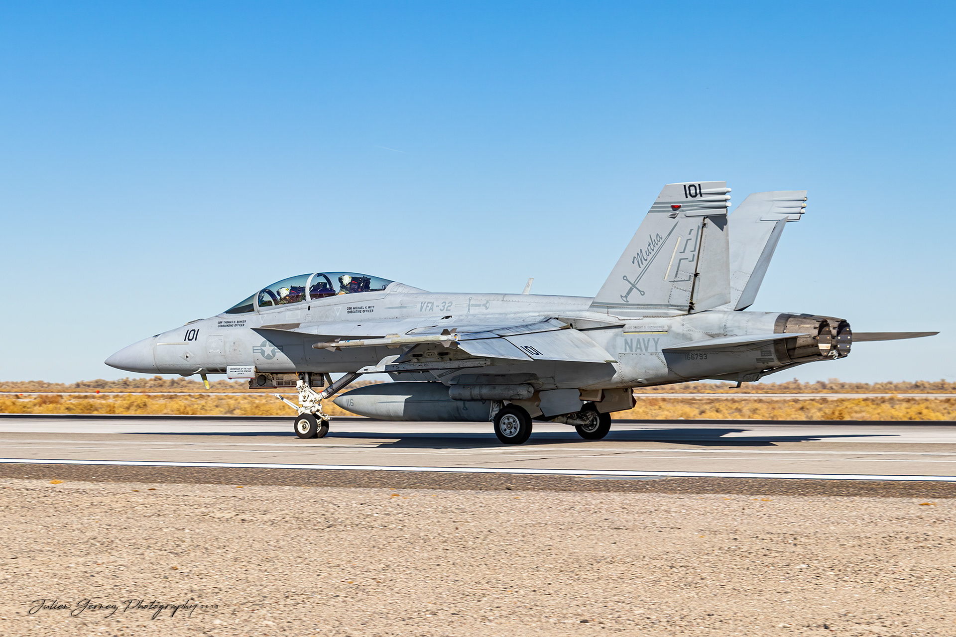 Boeing F/A-18F Super Hornet - US Navy - VFA-32 "Swordsmen"