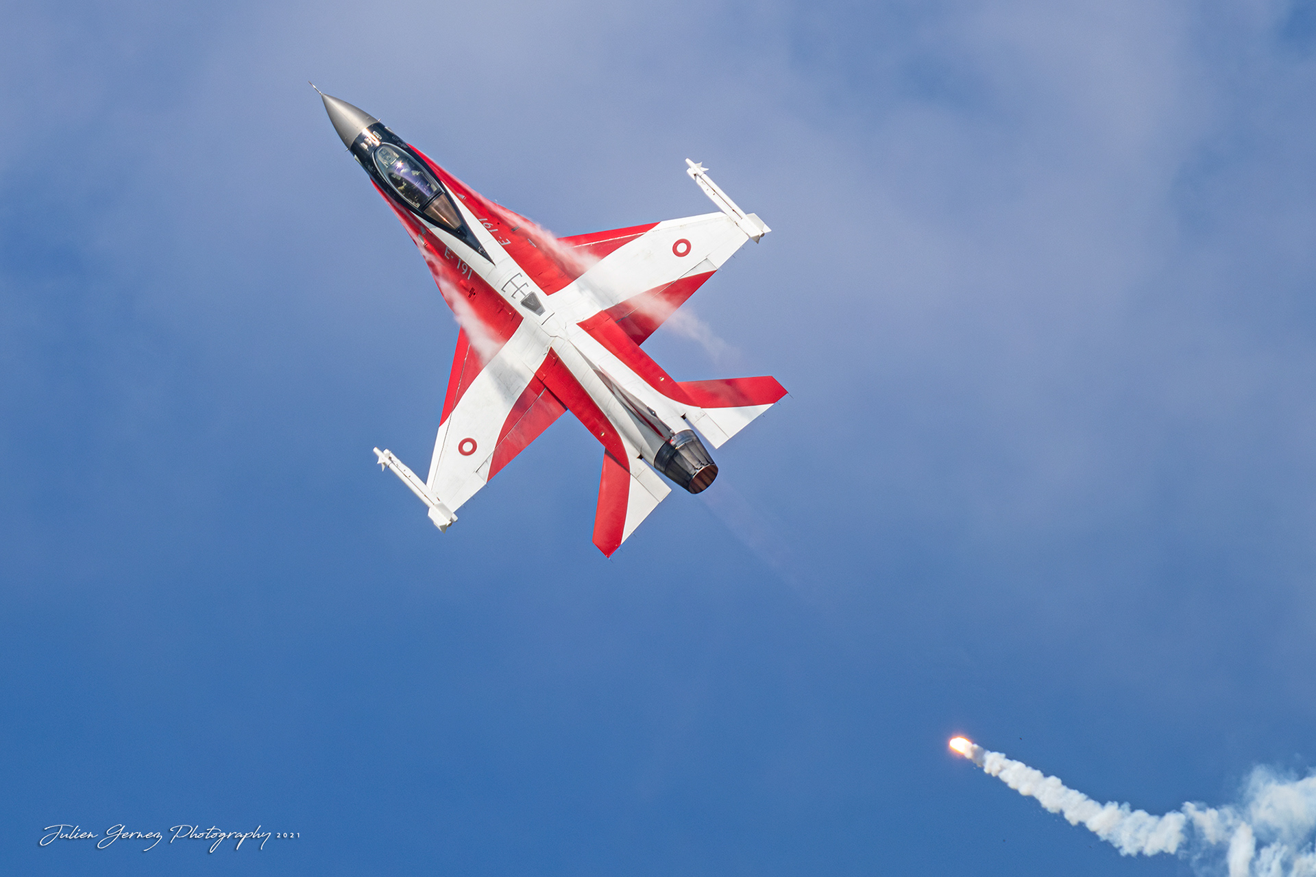General Dynamics F-16AM Fighting Falcon - Danish Air Force - Solo Display Team