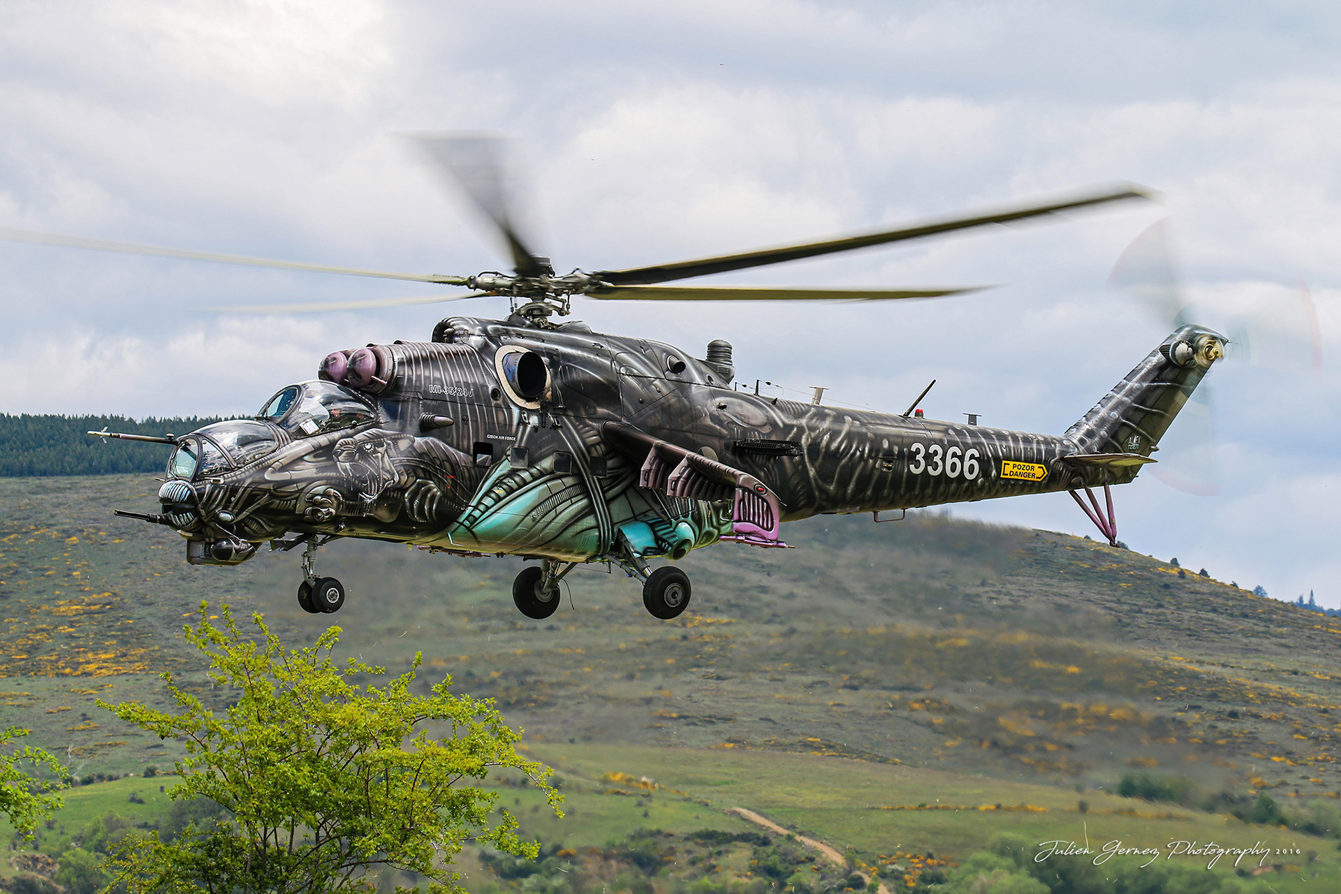 Mil Mi-35 Hind - Czech Air Force - 222.vrlt