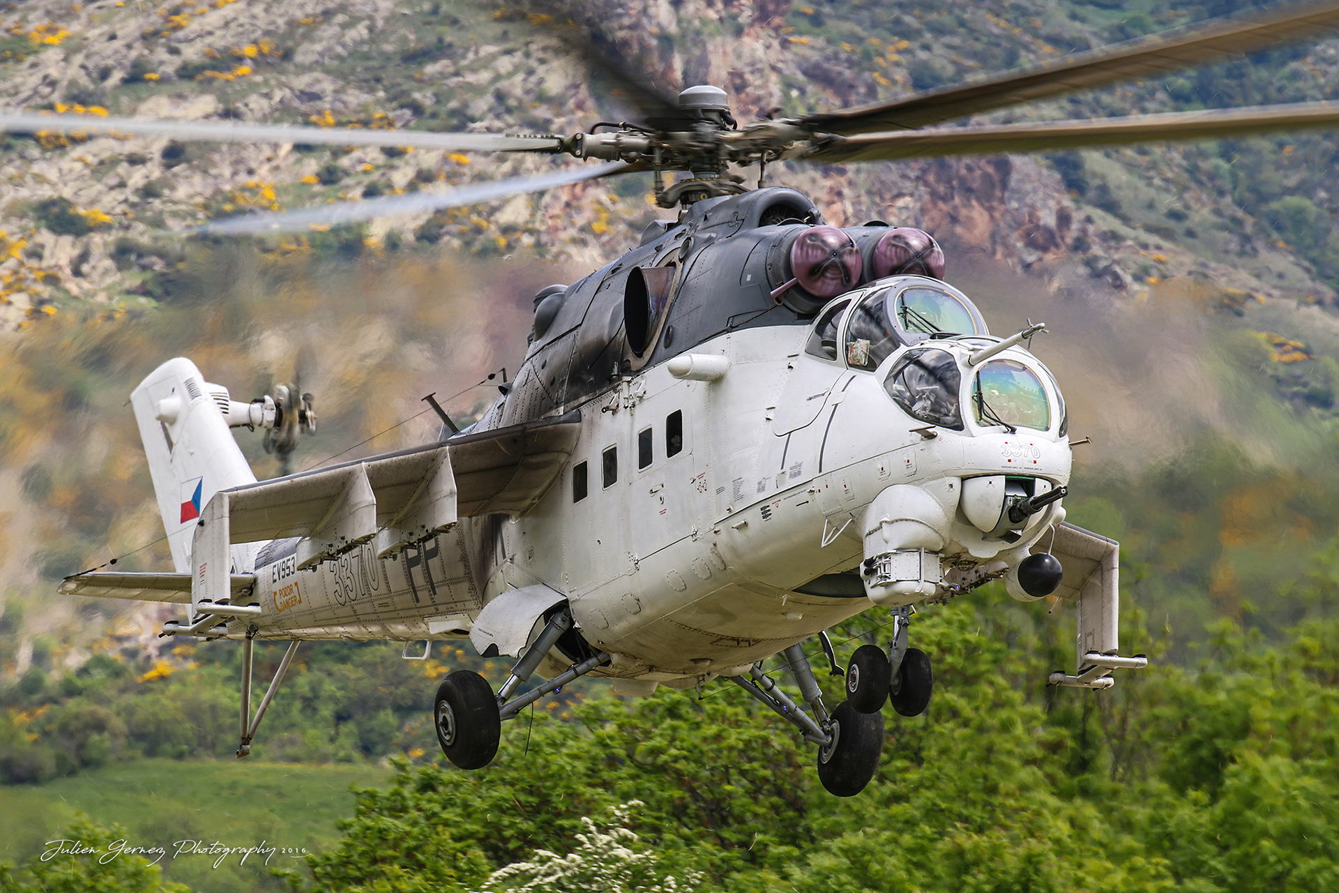 Mil Mi-35 Hind - Czech Air Force - 222.vrlt