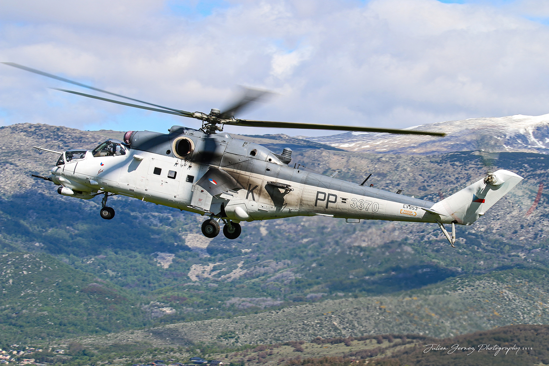 Mil Mi-35 Hind - Czech Air Force - 222.vrlt