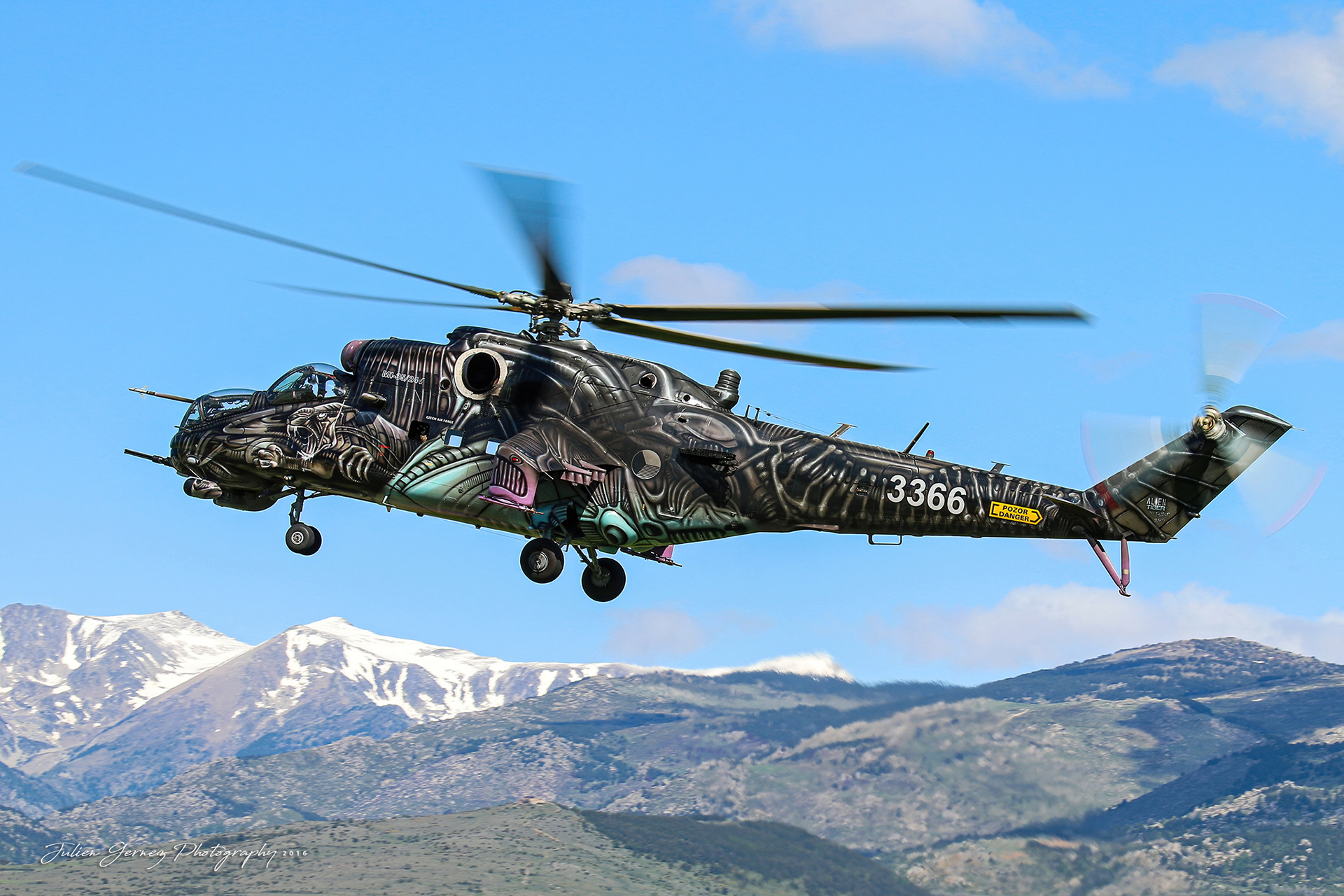 Mil Mi-35 Hind - Czech Air Force - 222.vrlt
