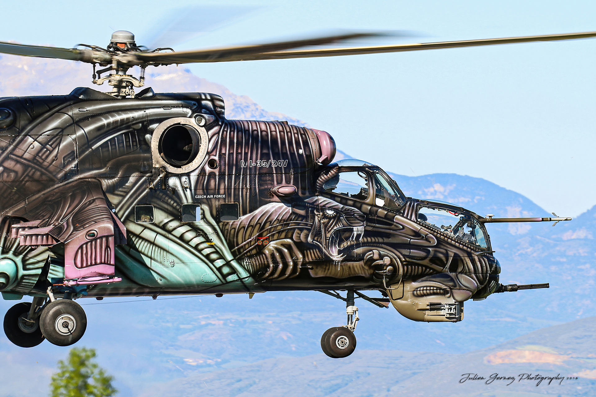 Mil Mi-35 Hind - Czech Air Force - 222.vrlt