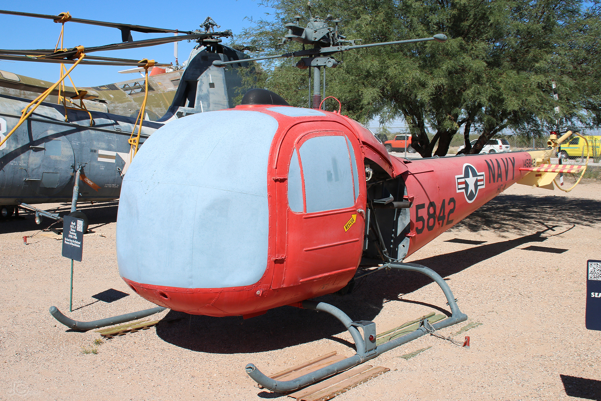 Bell HTL-7 Sioux