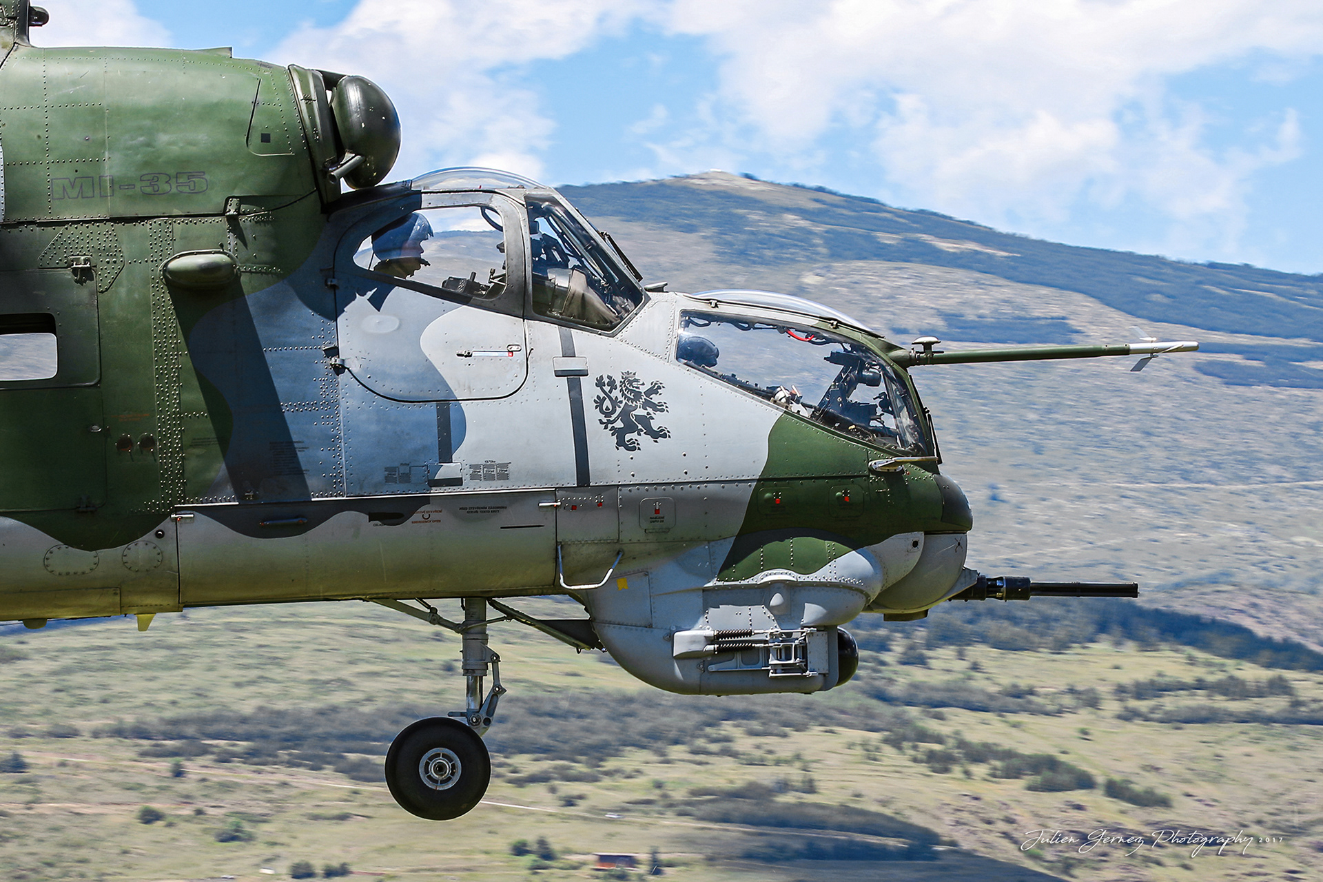 Mil Mi-35 Hind - Czech Air Force - 222.vrlt