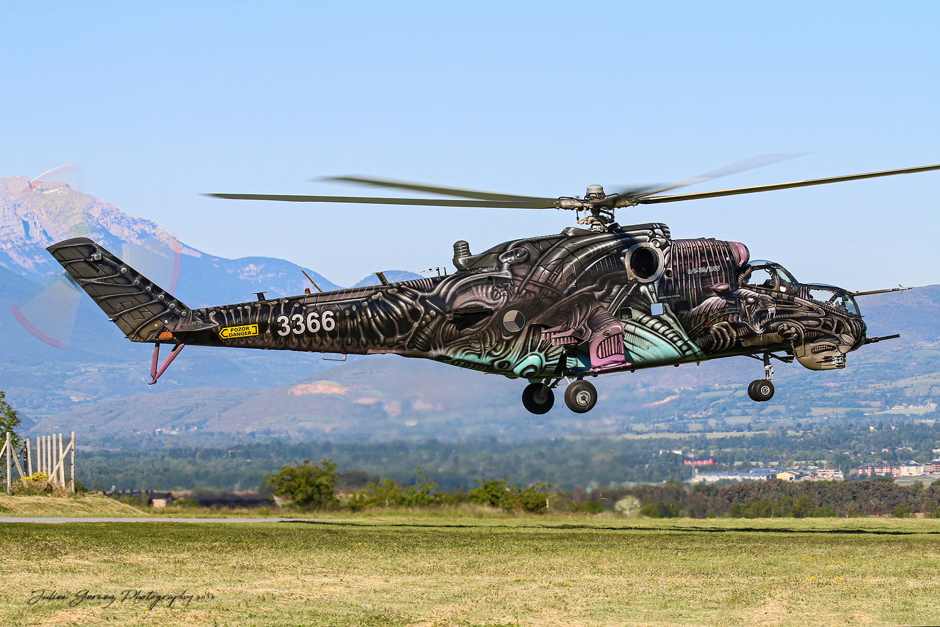 Mil Mi-35 Hind - Czech Air Force - 222.vrlt