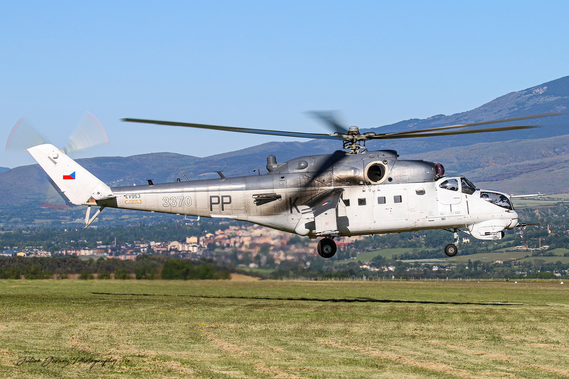 Mil Mi-35 Hind - Czech Air Force - 222.vrlt