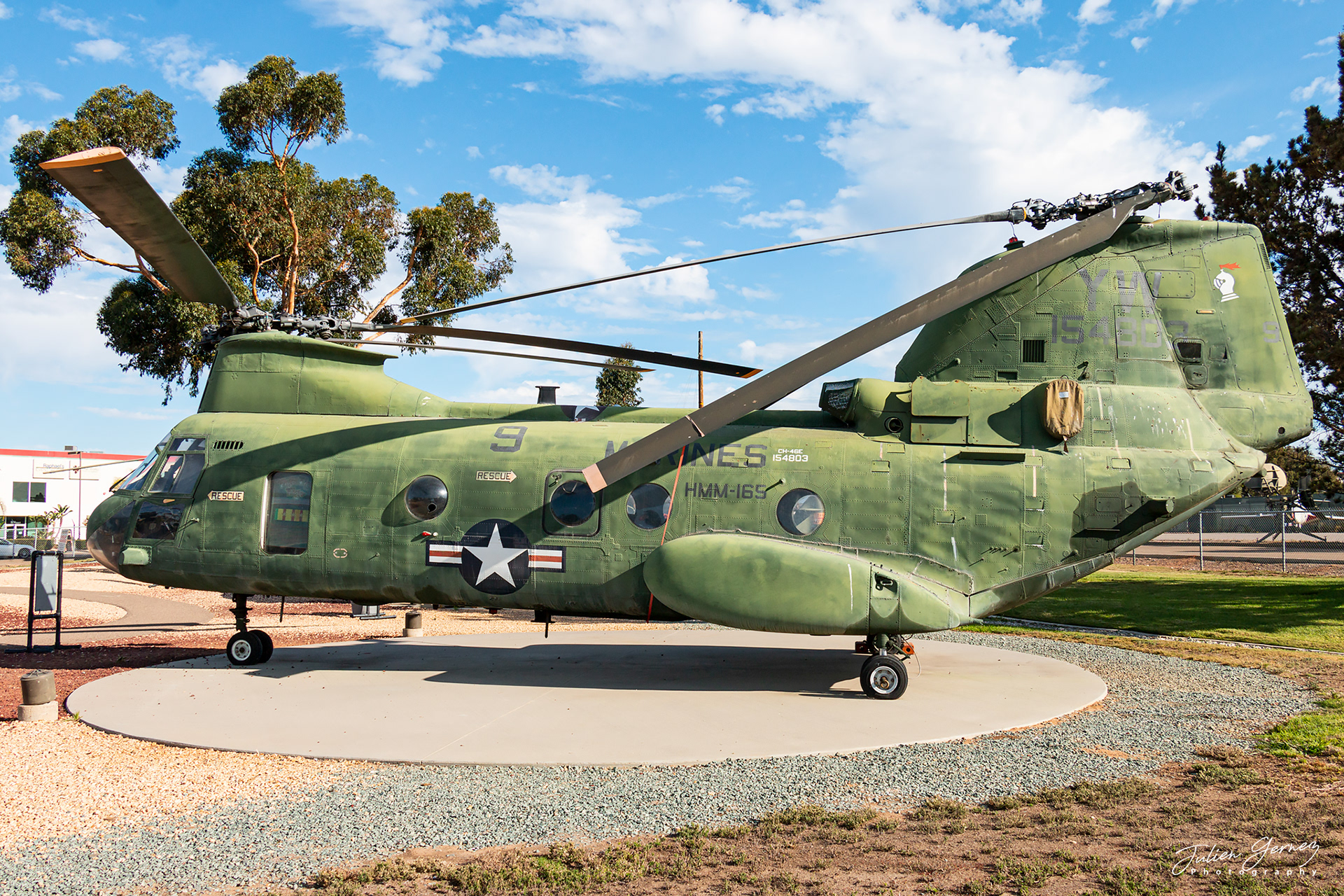 Boeing Vertol CH-46E Sea Knight