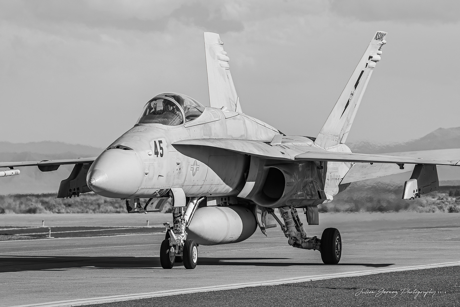 Mc Donnell Douglas F/A-18C Hornet - US Navy - NAWDC