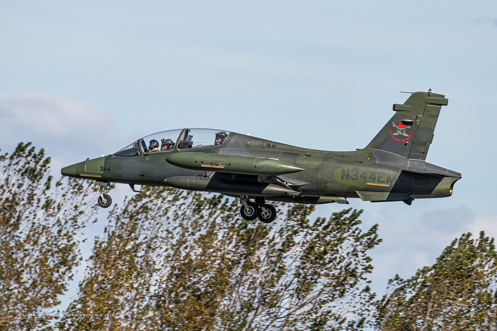 Aermacchi MB-339CB - Draken International (ARES)